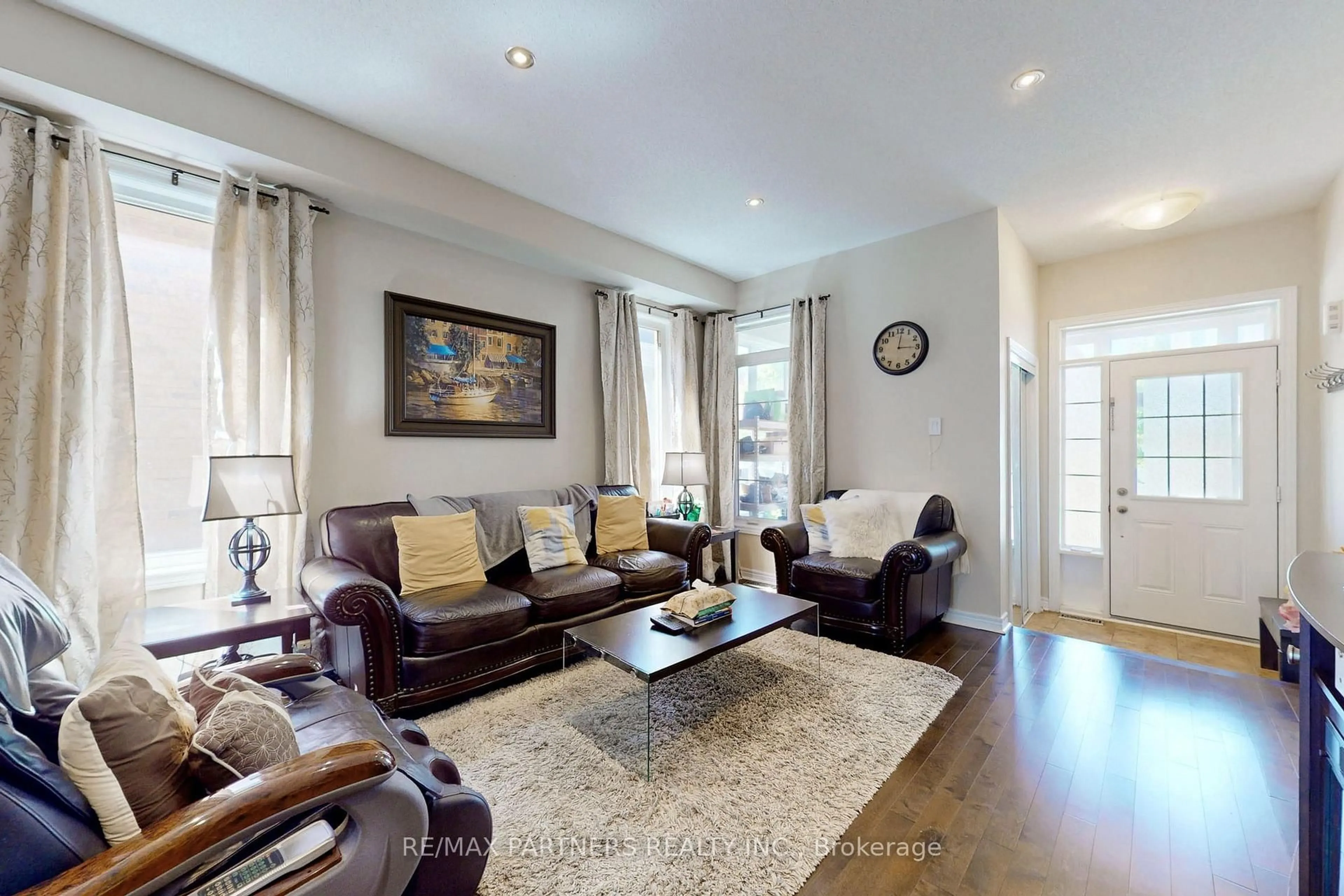 Living room with furniture, unknown for 86 Chokecherry Cres, Markham Ontario L6E 0J3