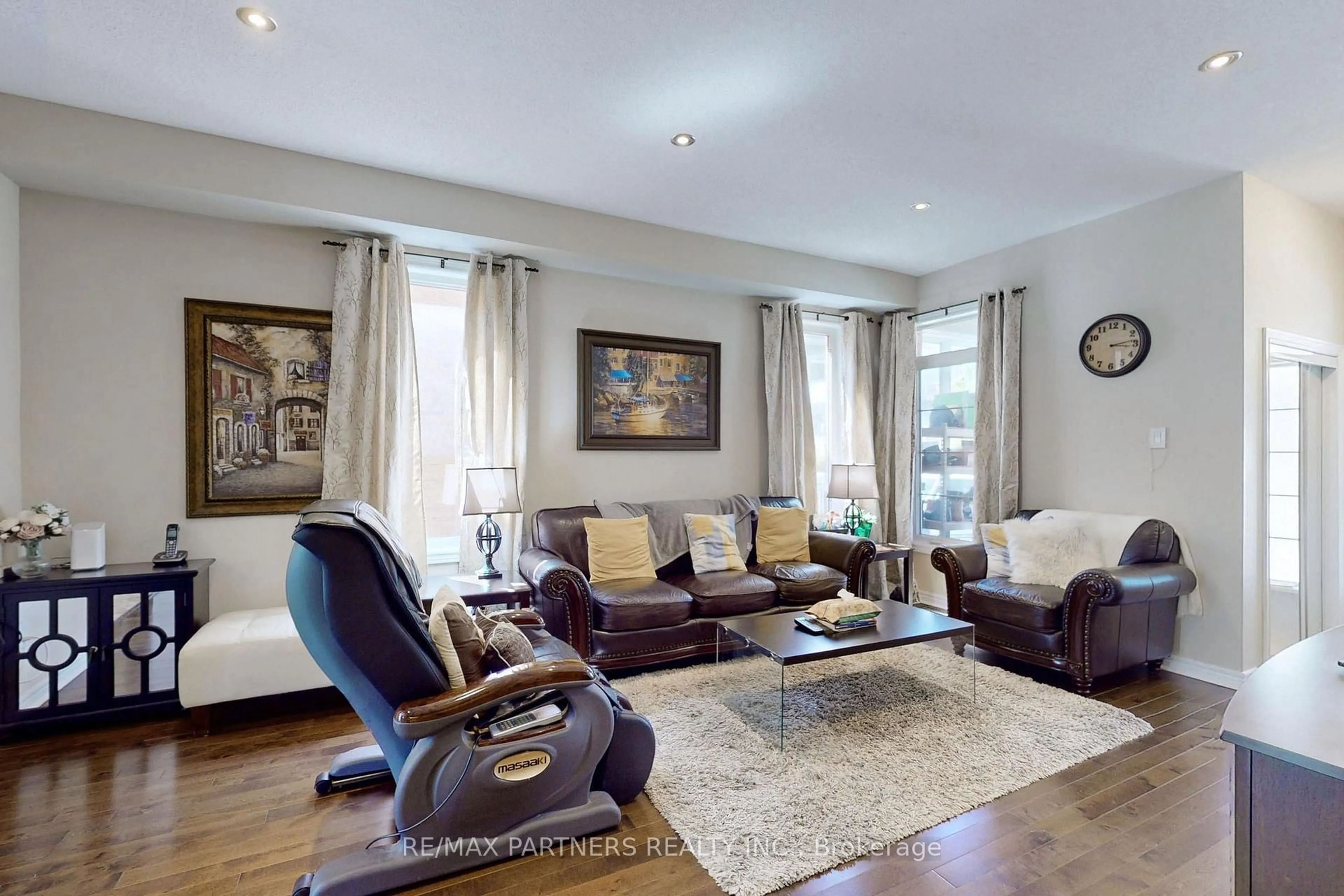 Living room with furniture, wood/laminate floor for 86 Chokecherry Cres, Markham Ontario L6E 0J3