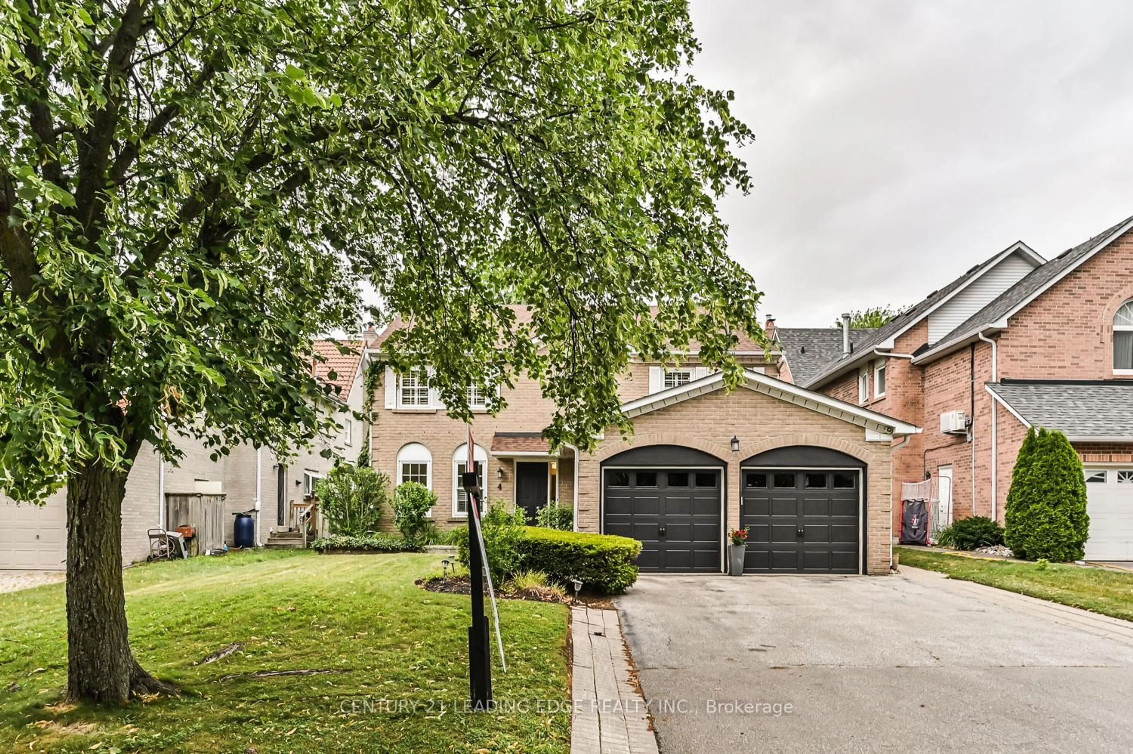 Home with brick exterior material, street for 4 Marshfield Hllw, Markham Ontario L3R 6J3