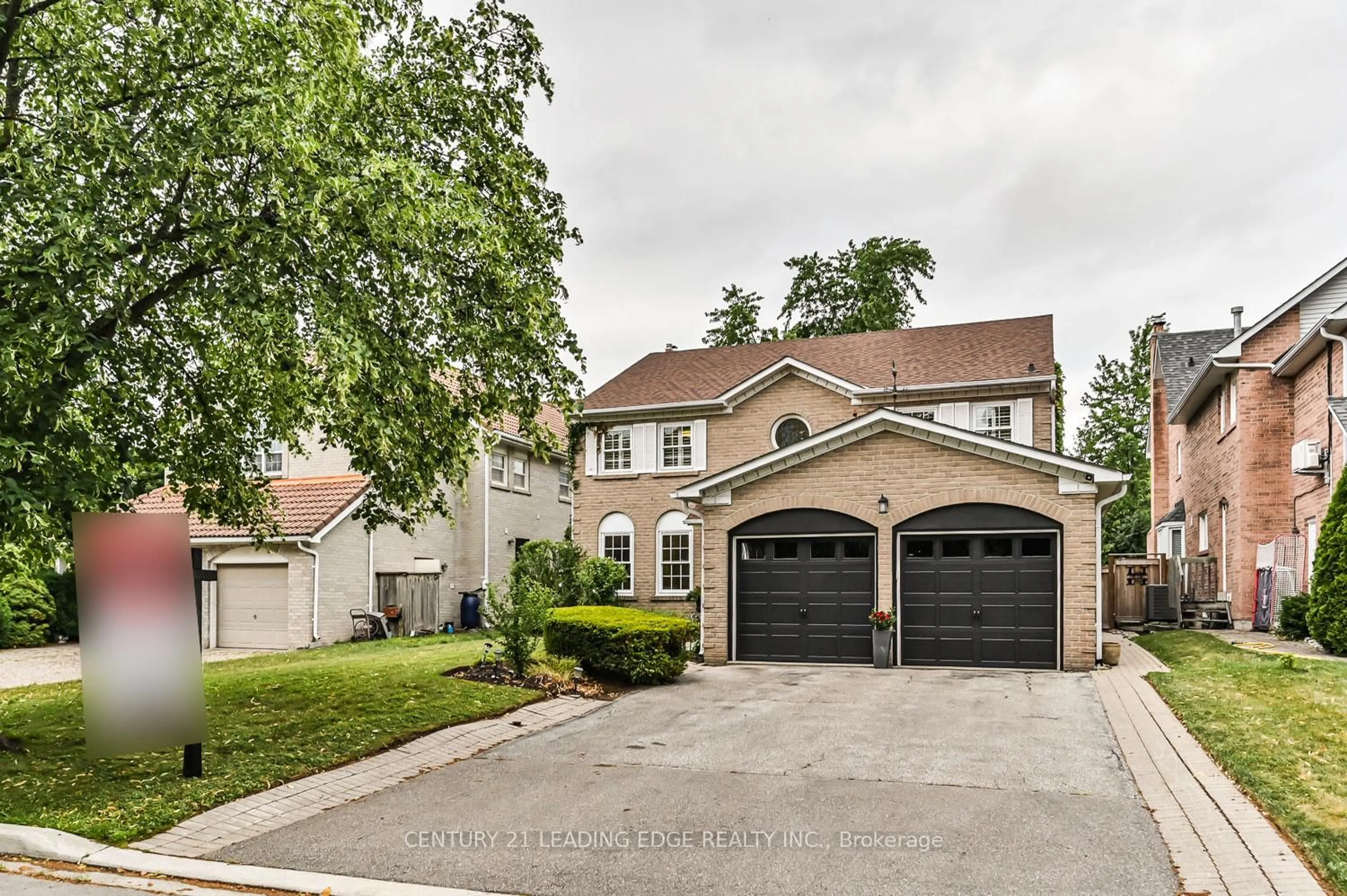 Home with brick exterior material, street for 4 Marshfield Hllw, Markham Ontario L3R 6J3