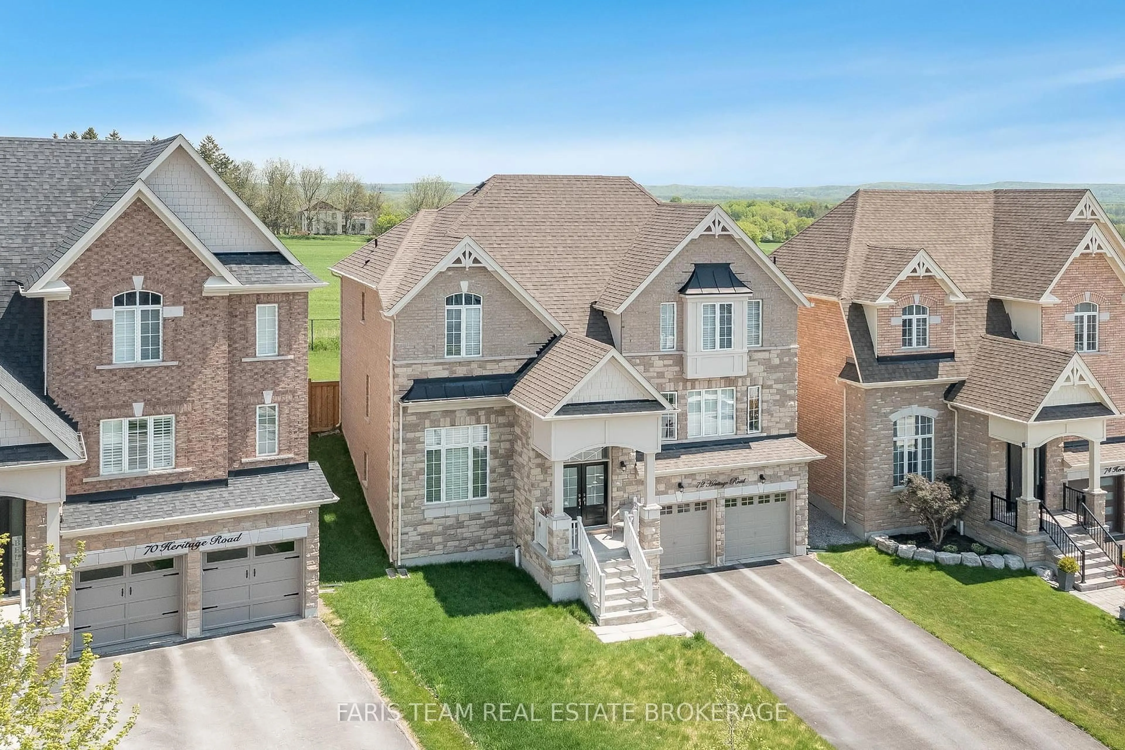 A pic from outside/outdoor area/front of a property/back of a property/a pic from drone, street for 72 Heritage Rd, Innisfil Ontario L0L 1L0
