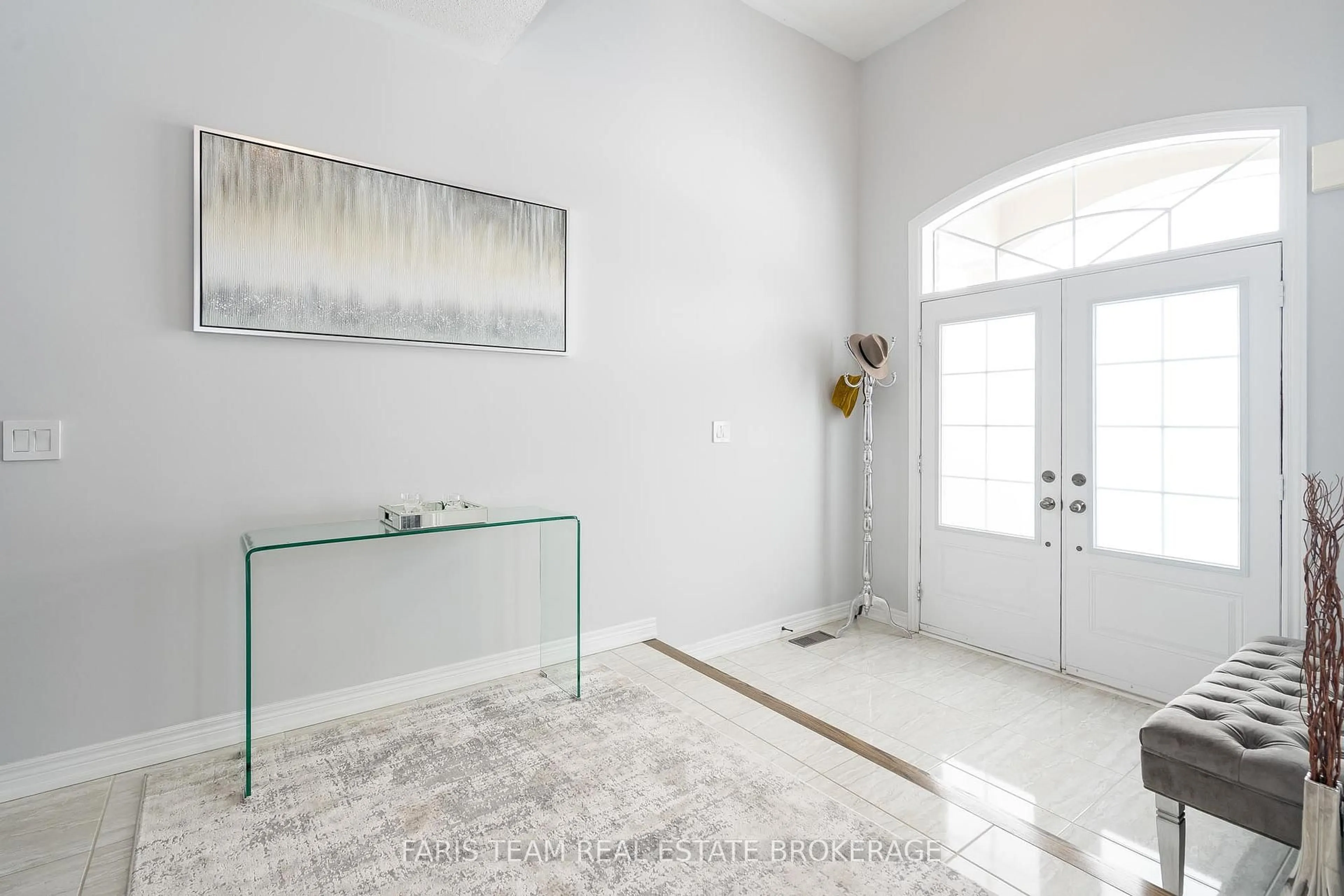 Indoor entryway for 72 Heritage Rd, Innisfil Ontario L0L 1L0