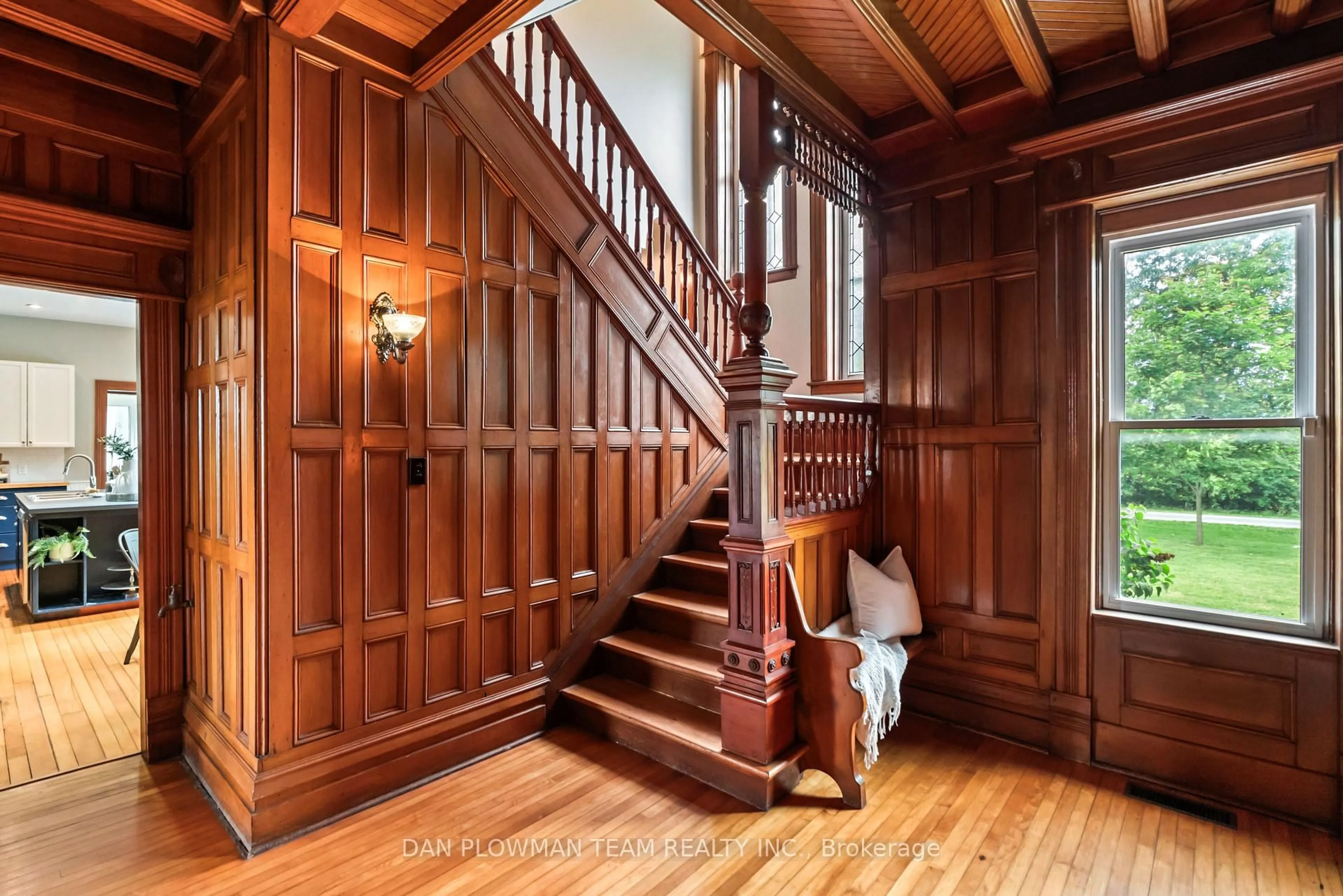 Indoor foyer for 1250 Concession 2 Rd, Brock Ontario L0K 1A0