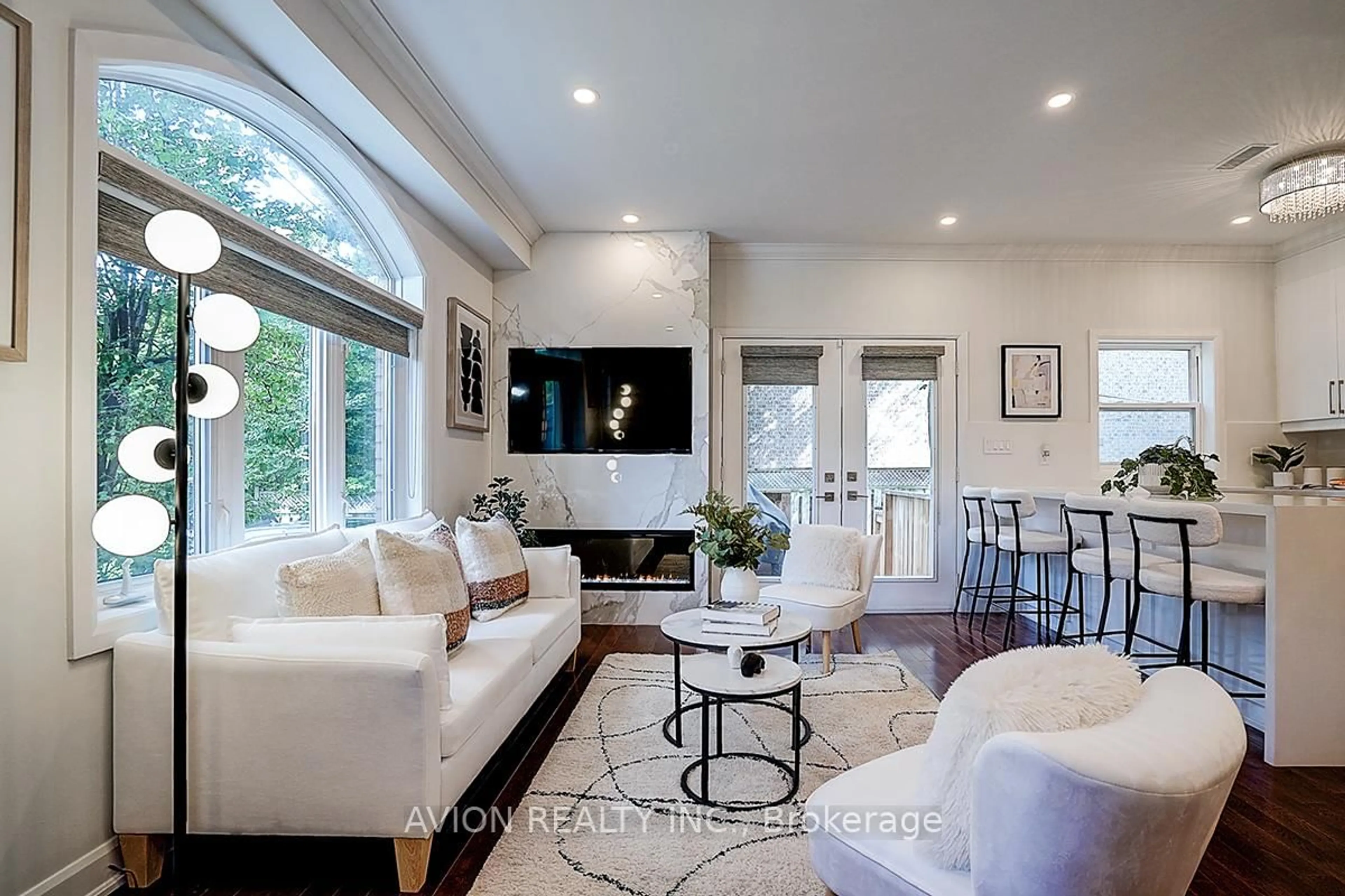 Living room with furniture, unknown for 125 Hall St #2, Richmond Hill Ontario L4C 4N9