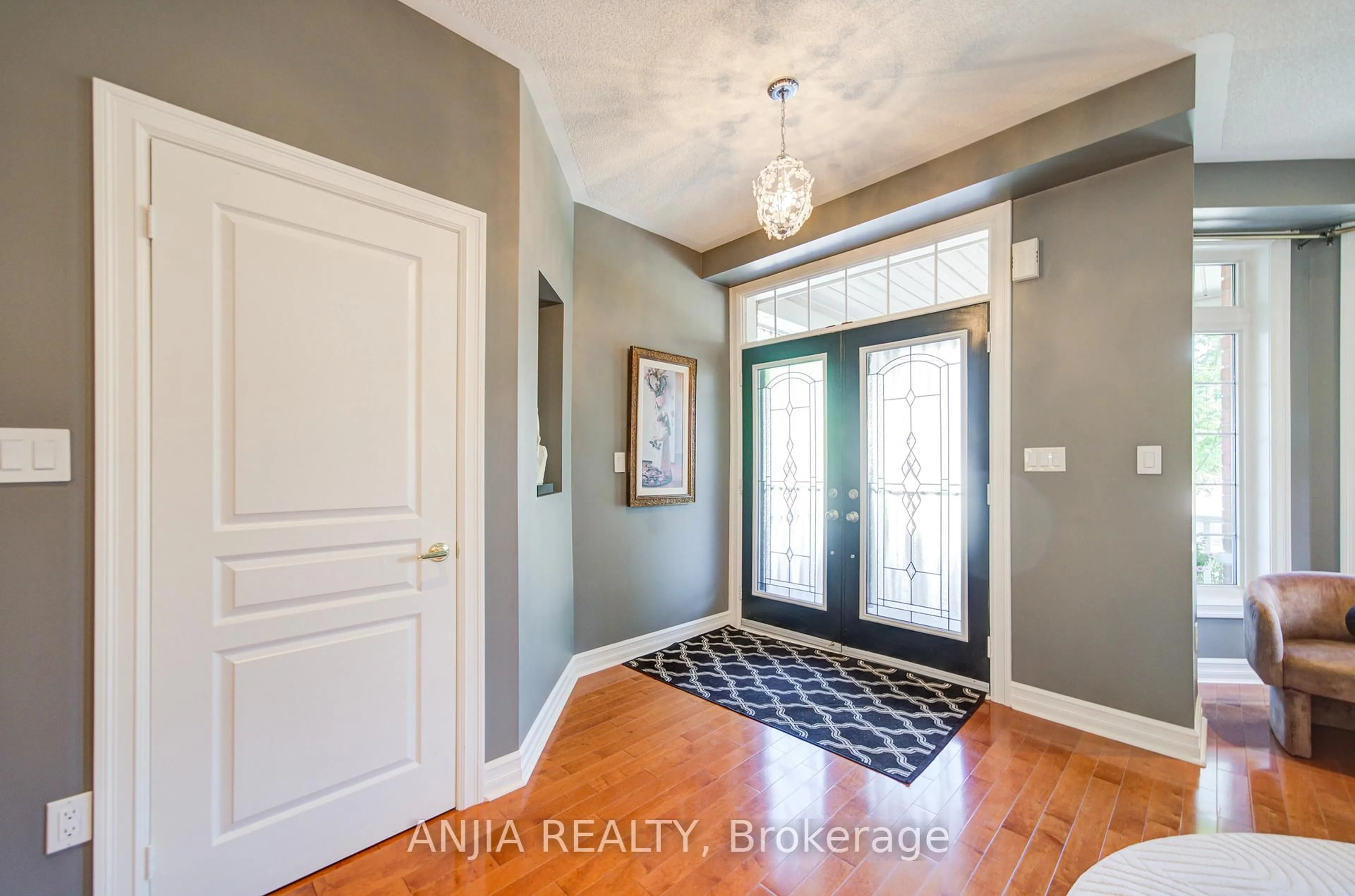 Indoor entryway for 13 Kingsmill Crt, Markham Ontario L6E 1Y2