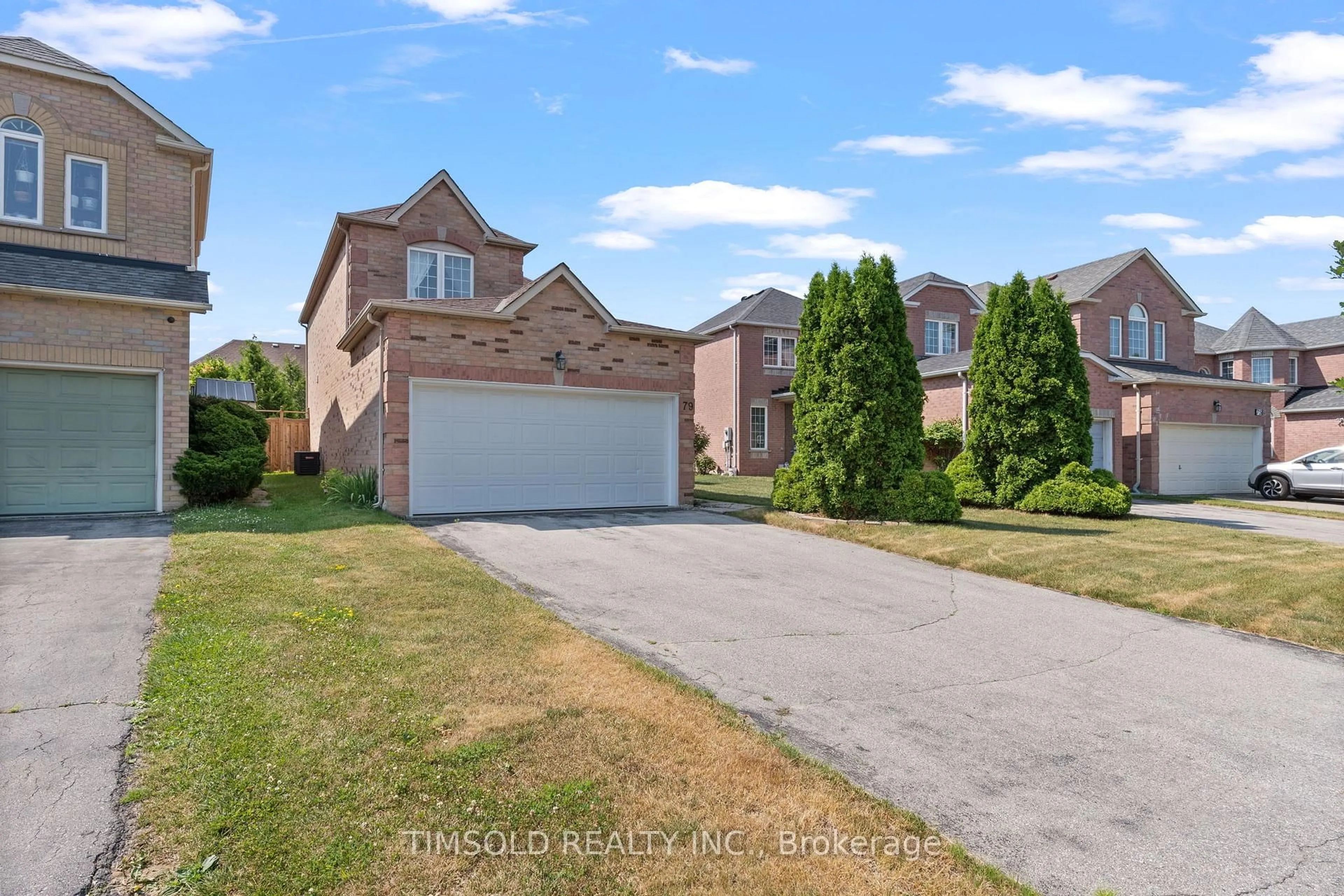 A pic from outside/outdoor area/front of a property/back of a property/a pic from drone, street for 79 Cairncross Cres, Markham Ontario L3S 3Y1