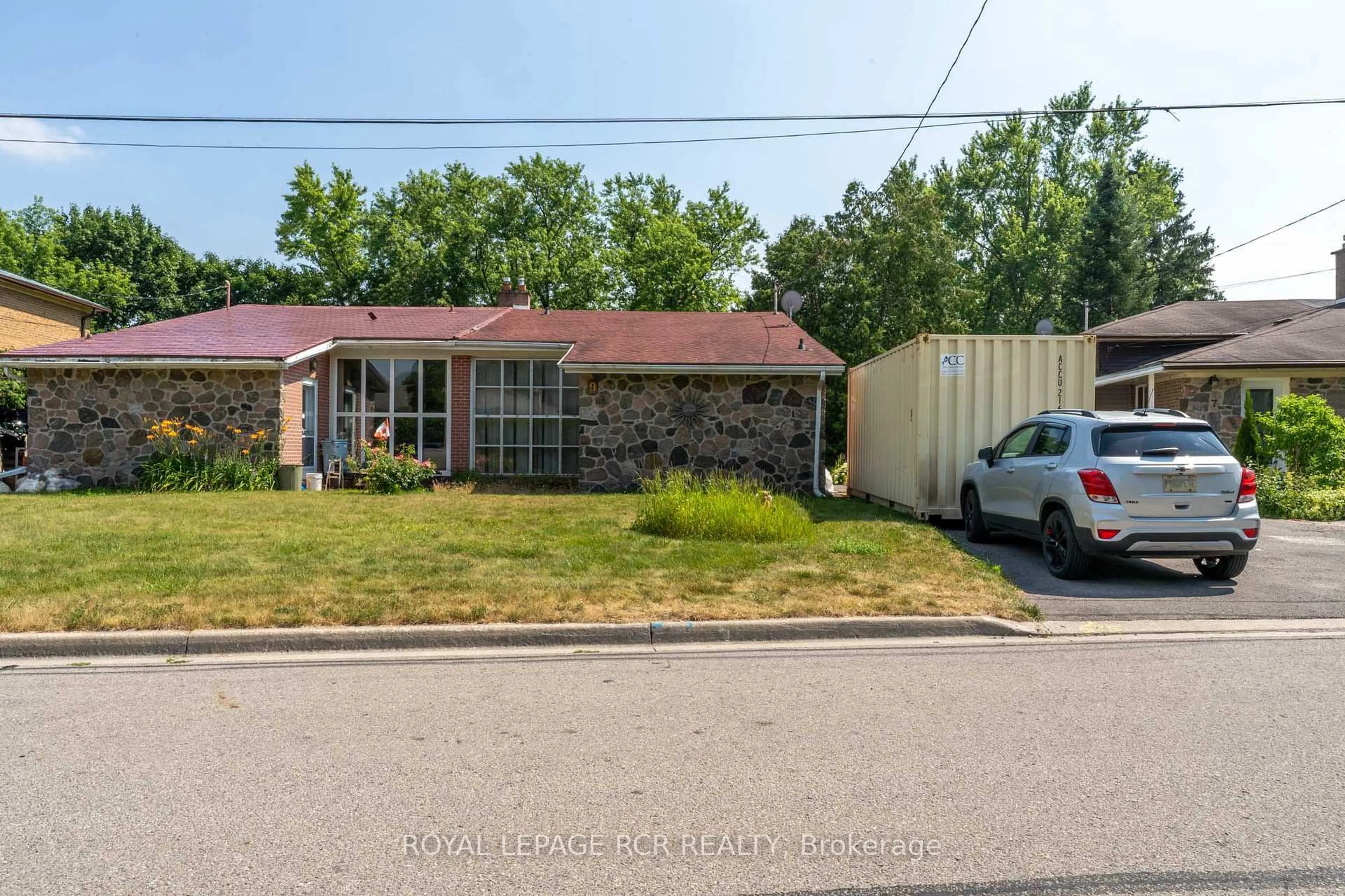 Unknown for 9 Dunham Cres, Aurora Ontario L4G 2V3