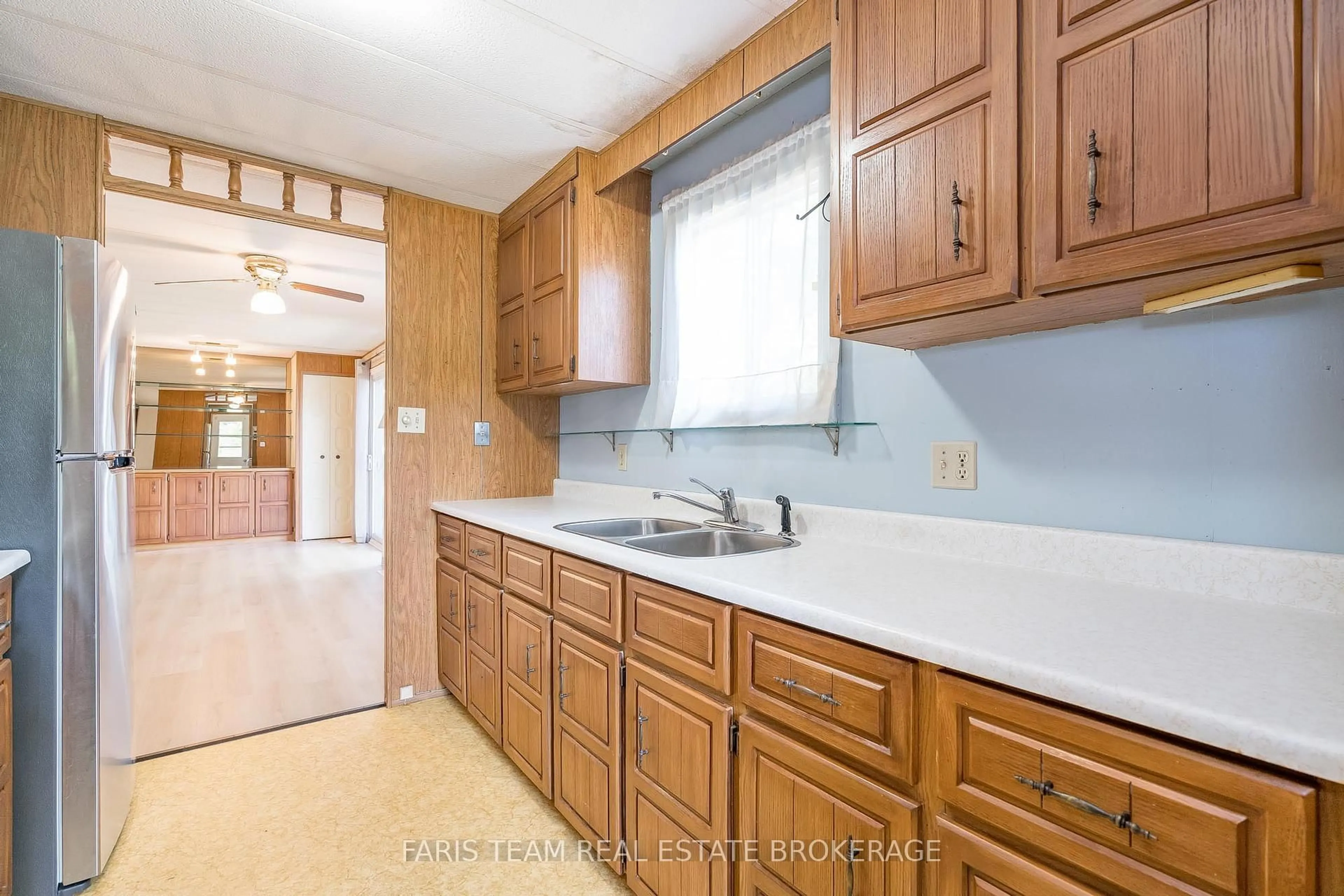 Standard kitchen, ceramic/tile floor for 66 Main St, Innisfil Ontario L9S 1N2