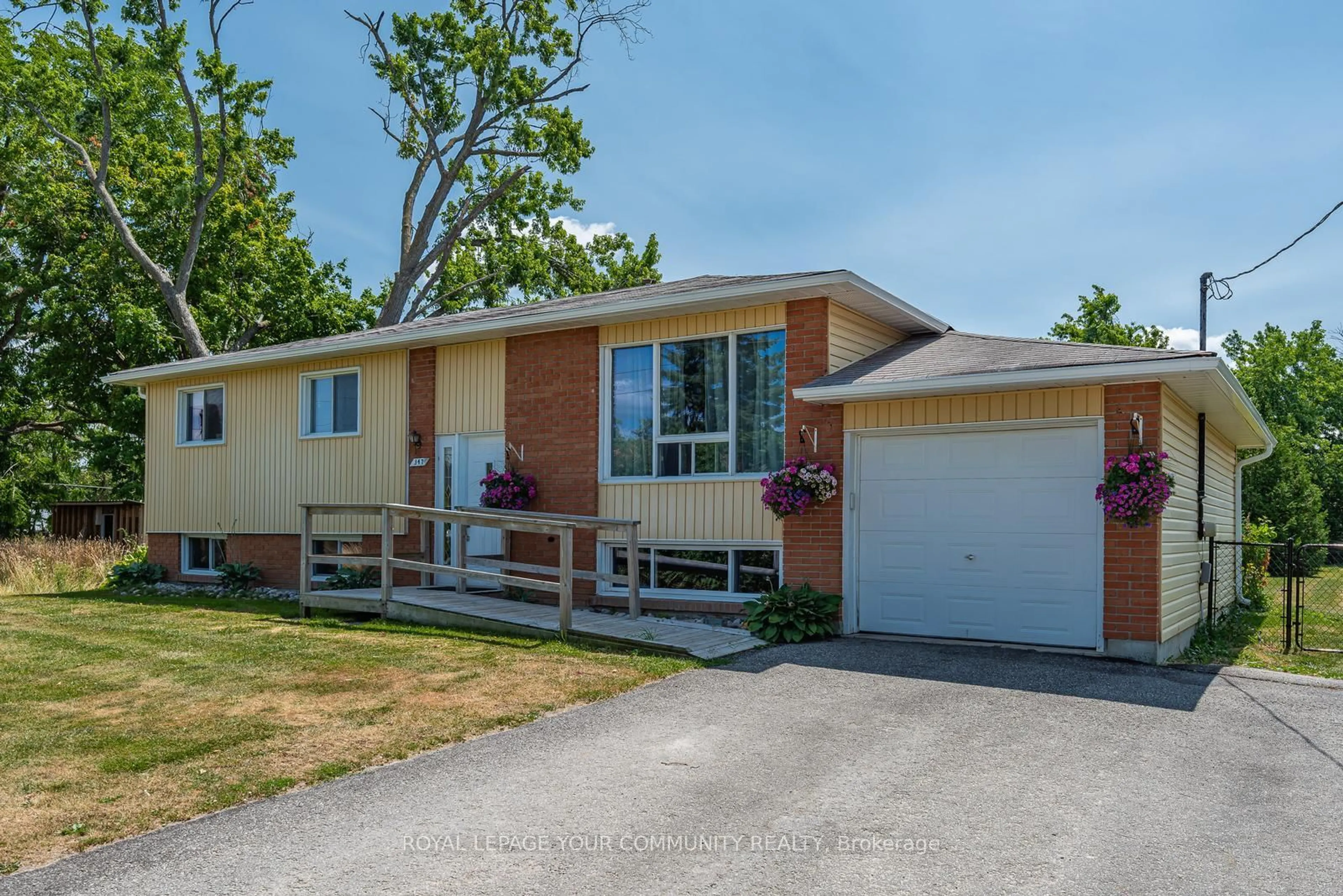 Home with vinyl exterior material, street for 347 Lakeland Cres, Brock Ontario L0K 1A0