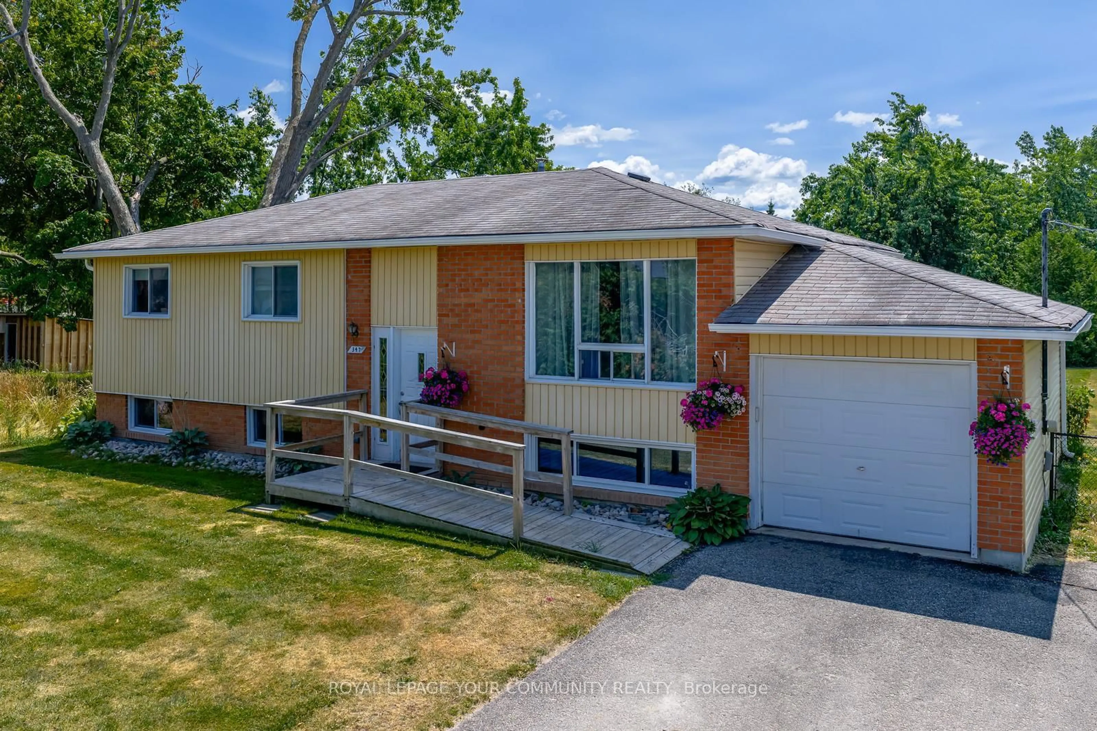 A pic from outside/outdoor area/front of a property/back of a property/a pic from drone, street for 347 Lakeland Cres, Brock Ontario L0K 1A0