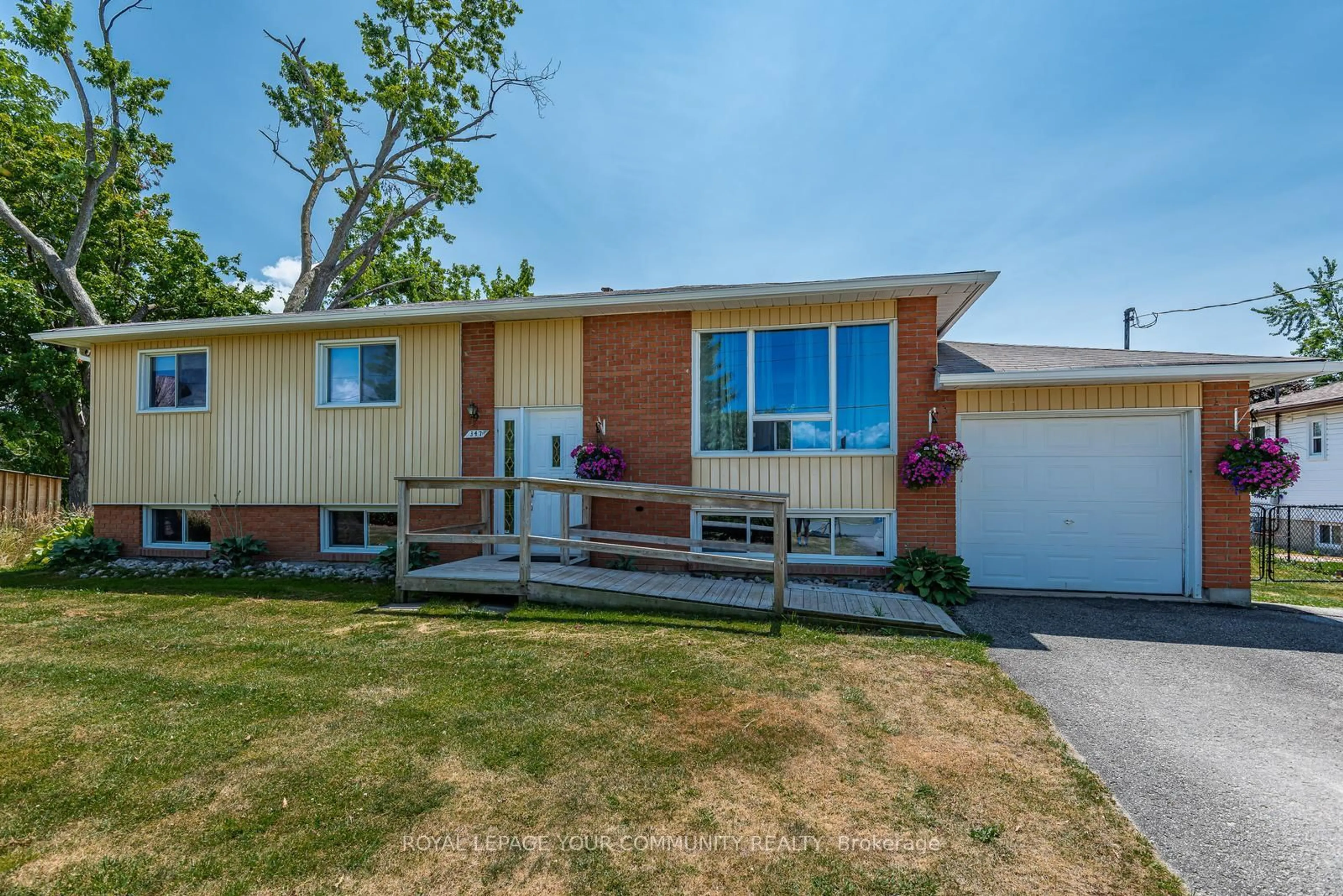 Home with vinyl exterior material, street for 347 Lakeland Cres, Brock Ontario L0K 1A0