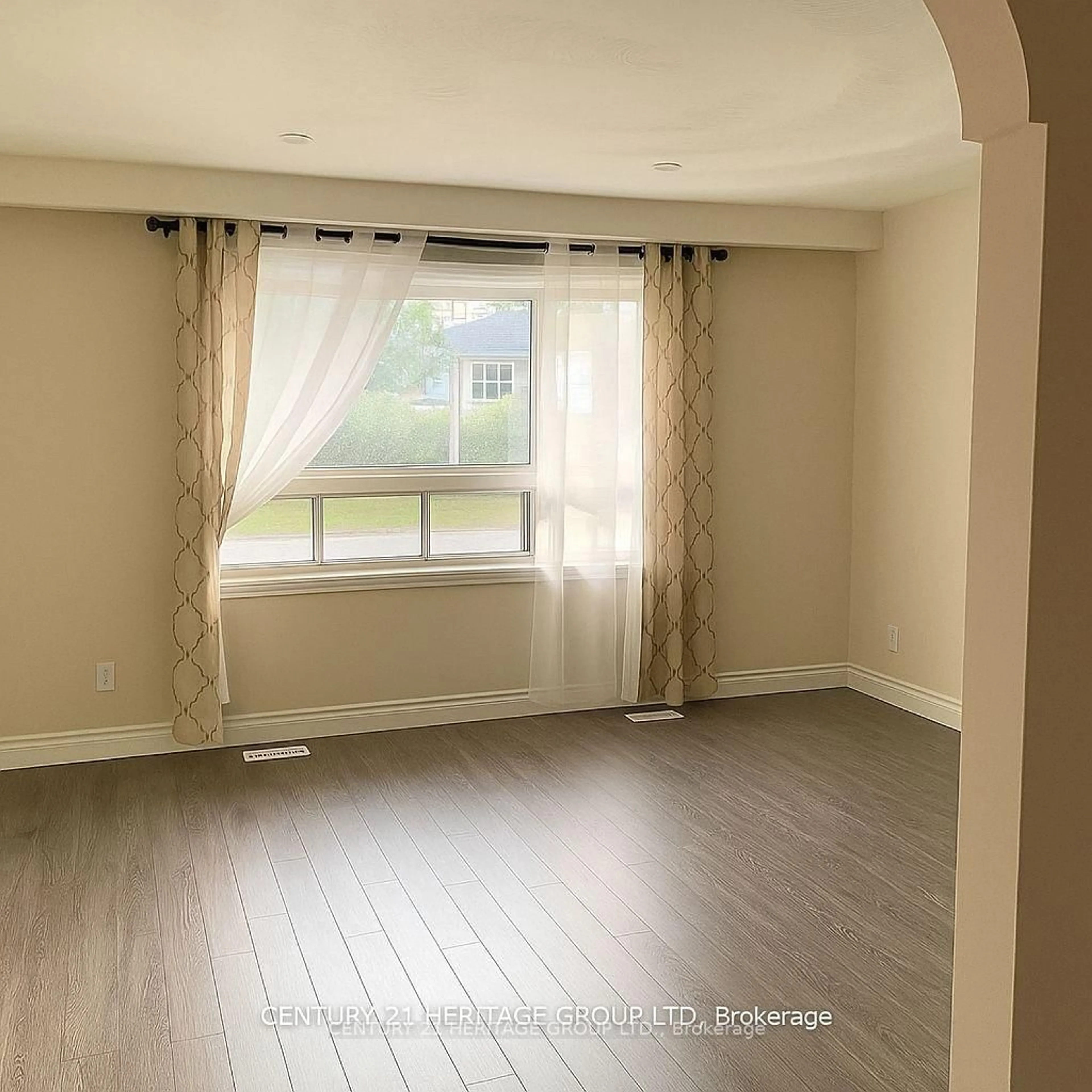 A pic of a room for 2047 Inglewood Dr, Innisfil Ontario L9S 1Z1