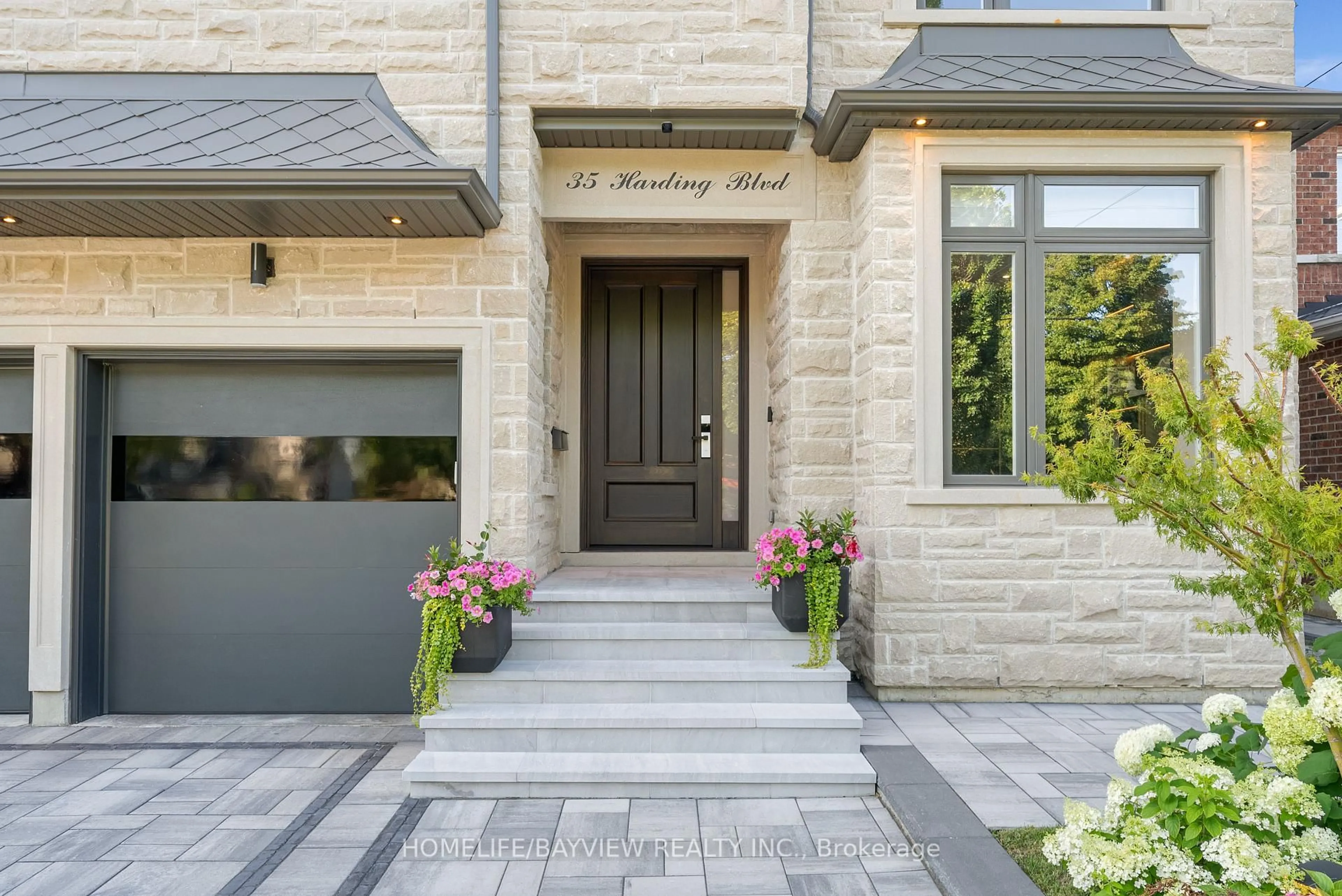 Indoor entryway for 35 HARDING Blvd, Richmond Hill Ontario L4C 1S7