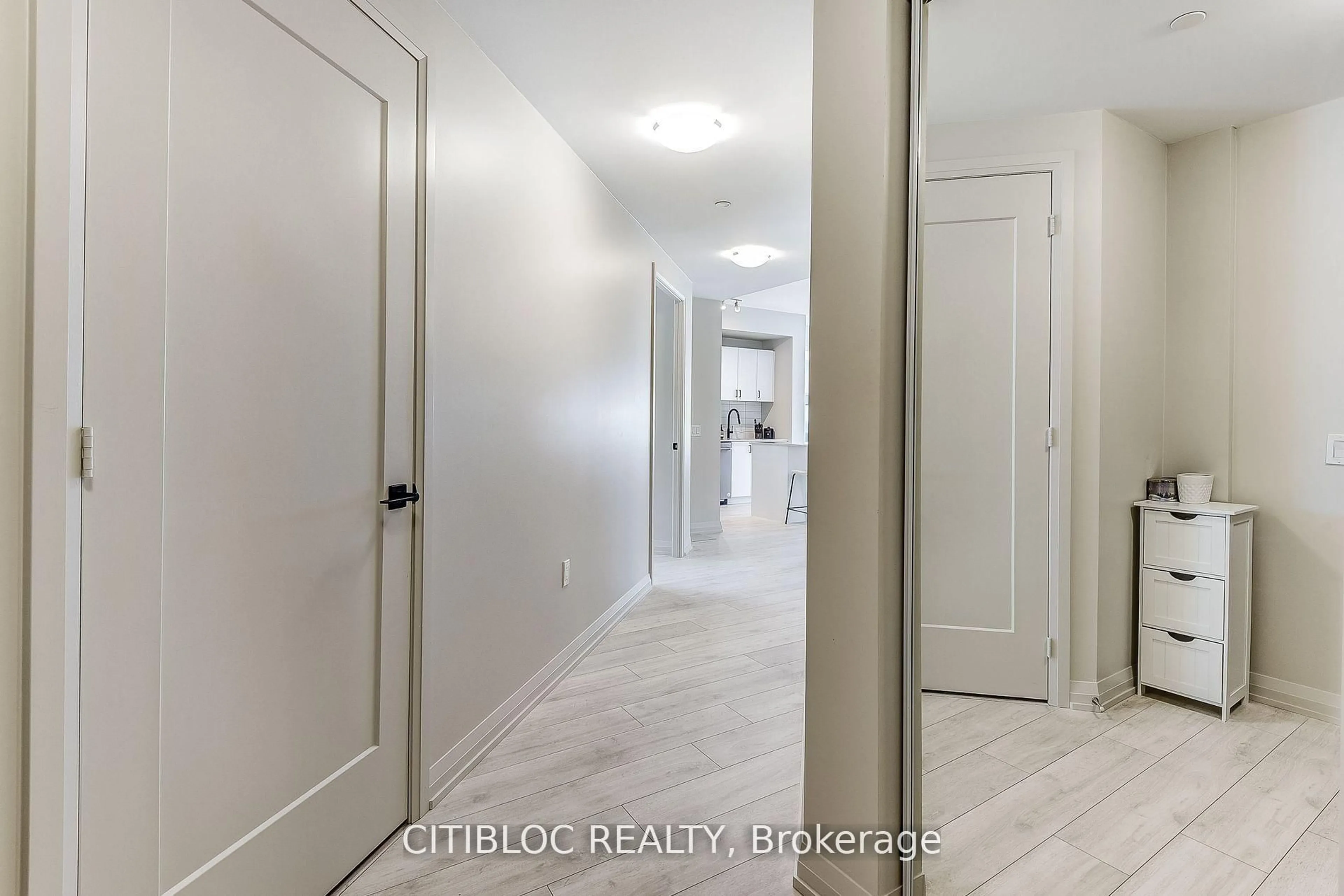 Indoor entryway for 9000 Jane St #1408, Vaughan Ontario L4K 0M6