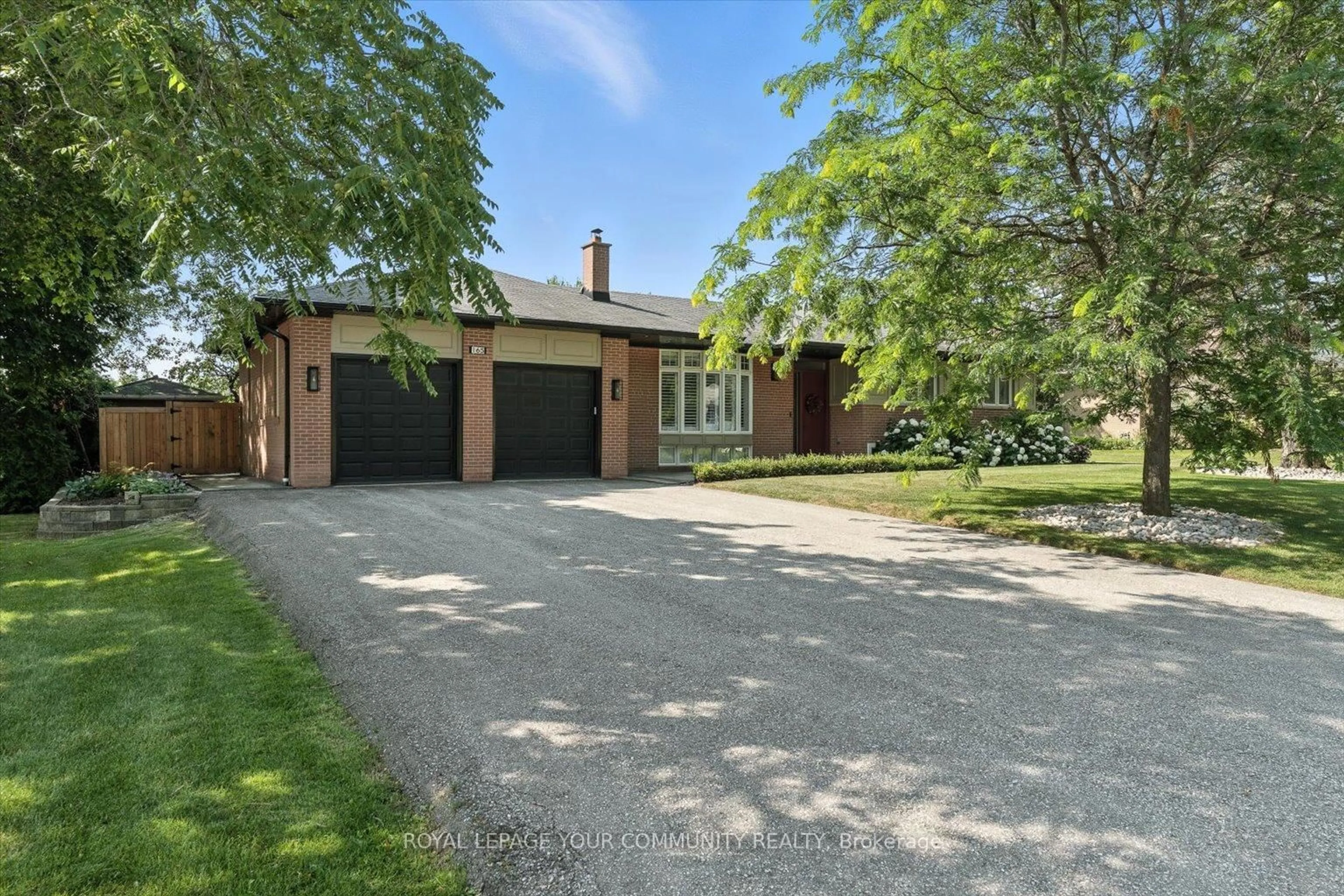 A pic from outside/outdoor area/front of a property/back of a property/a pic from drone, street for 165 Clearview Hts, King Ontario L7B 1H2