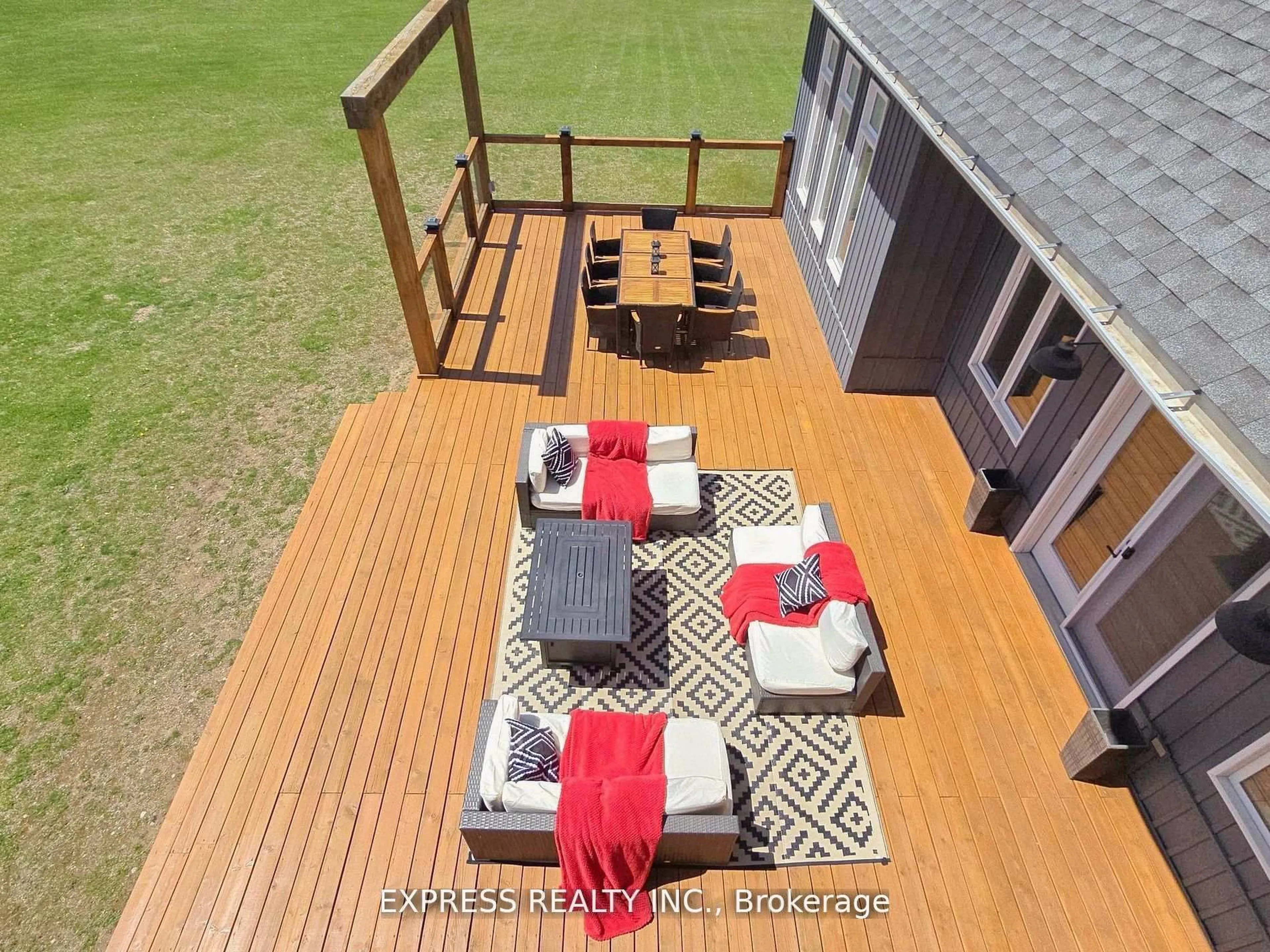 A pic from outside/outdoor area/front of a property/back of a property/a pic from drone, unknown for 5517 Side Rd 30, Essa Ontario L0M 1T0