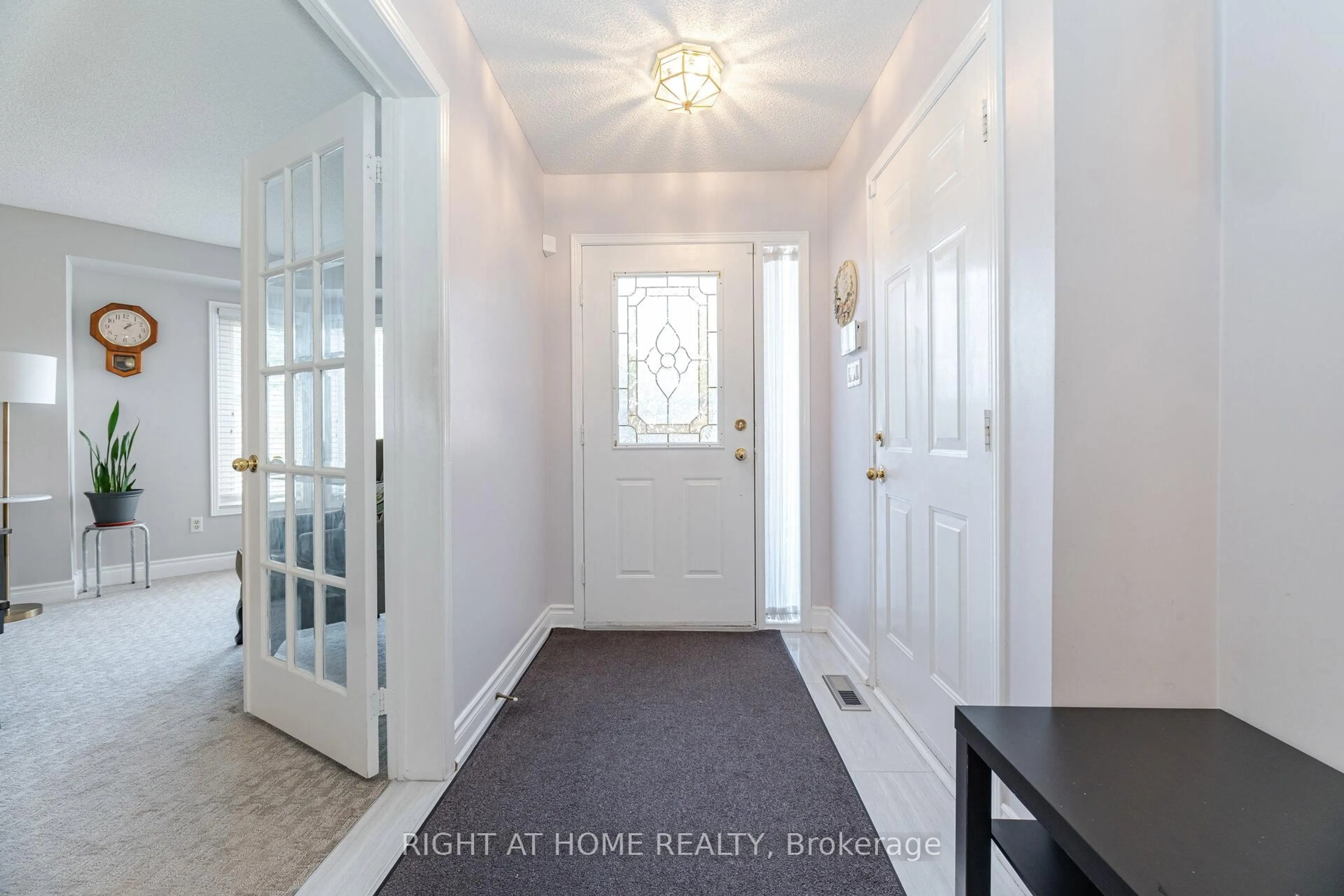 Indoor entryway for 20 Erla Crt, Markham Ontario L3S 3B3