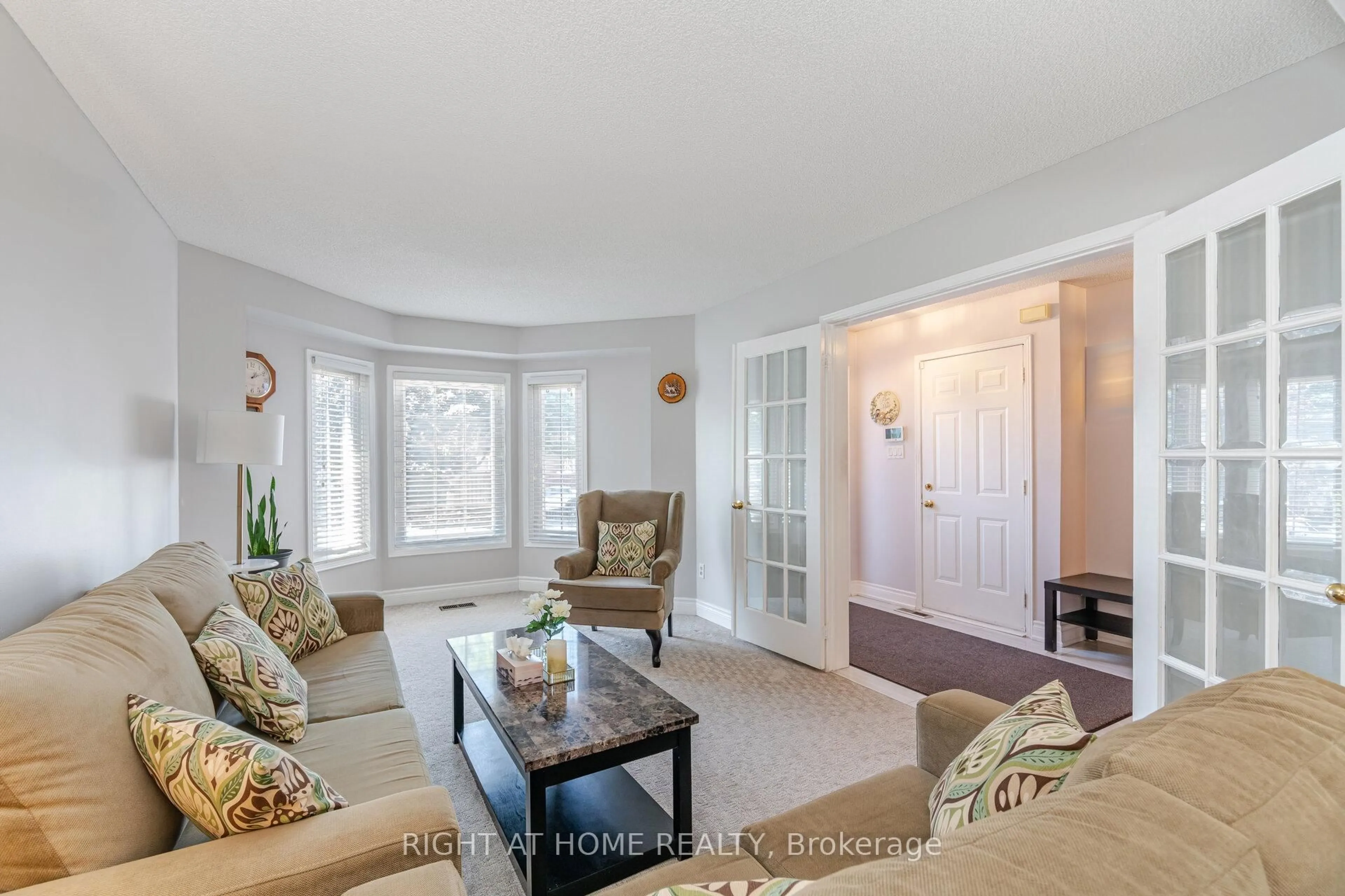 Living room with furniture, unknown for 20 Erla Crt, Markham Ontario L3S 3B3