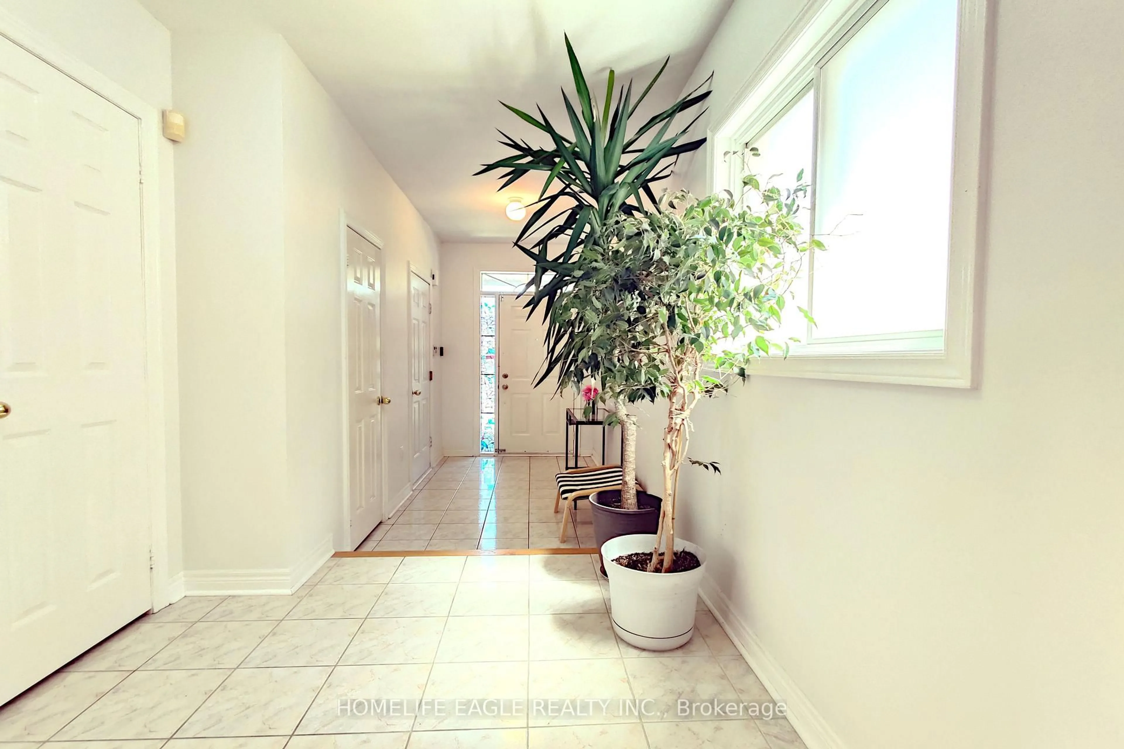 Indoor entryway for 12 Indigo St, Richmond Hill Ontario L4S 1W2