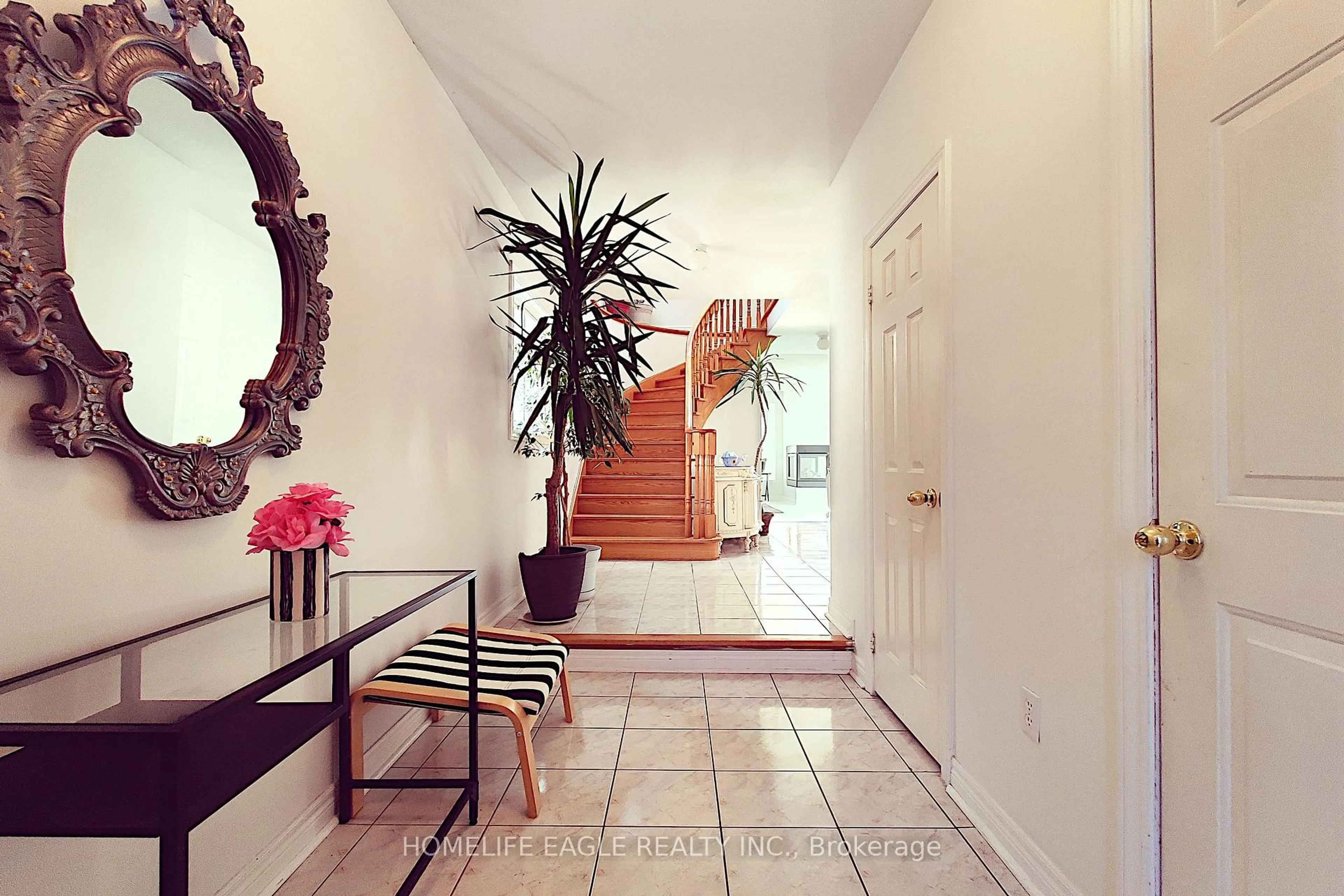 Indoor entryway for 12 Indigo St, Richmond Hill Ontario L4S 1W2