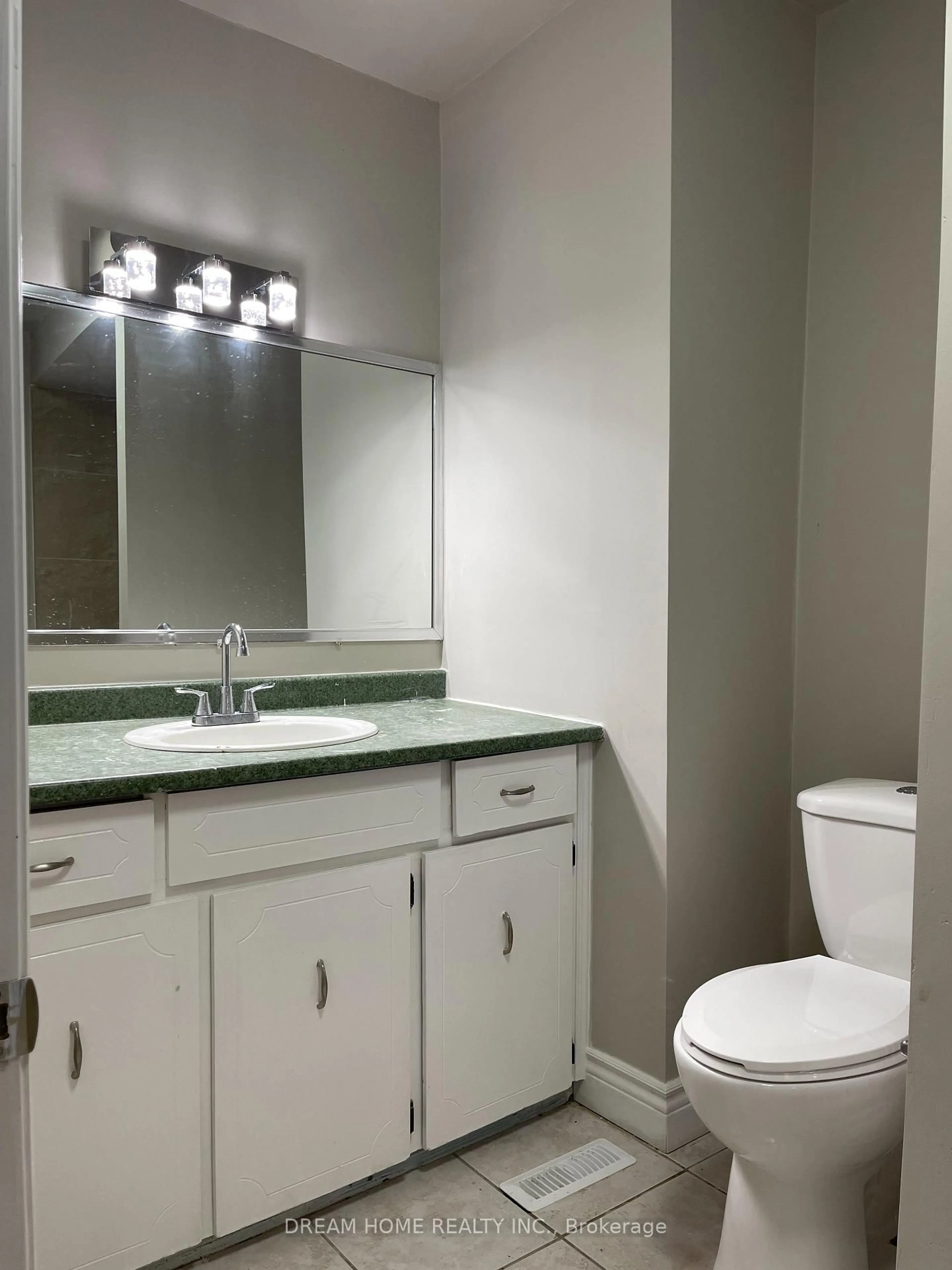 Standard bathroom, unknown for 4910 Hwy 47, Uxbridge Ontario L9P 1R4