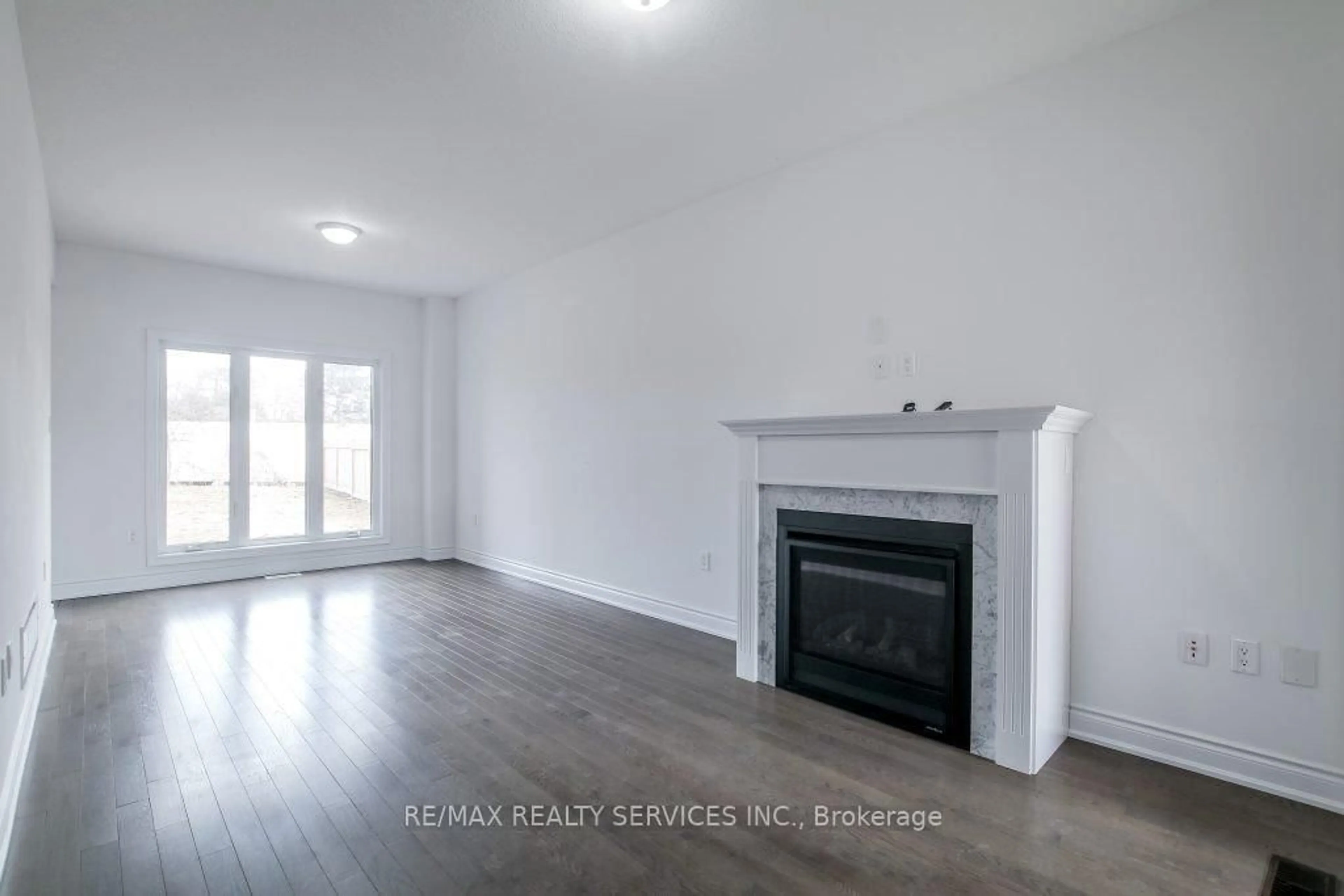 A pic of a room for 1870 Lamstone St, Innisfil Ontario L9S 4Z8