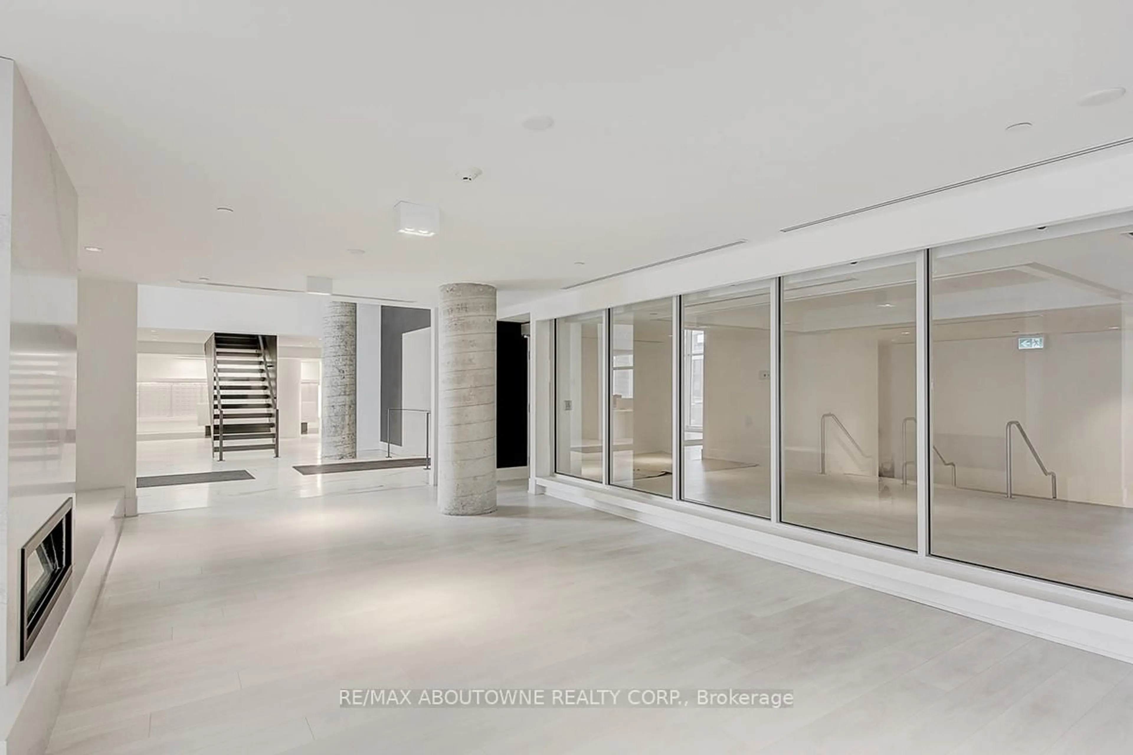 Indoor foyer for 2908 Highway 7 Rd #3704, Vaughan Ontario L4K 0K5