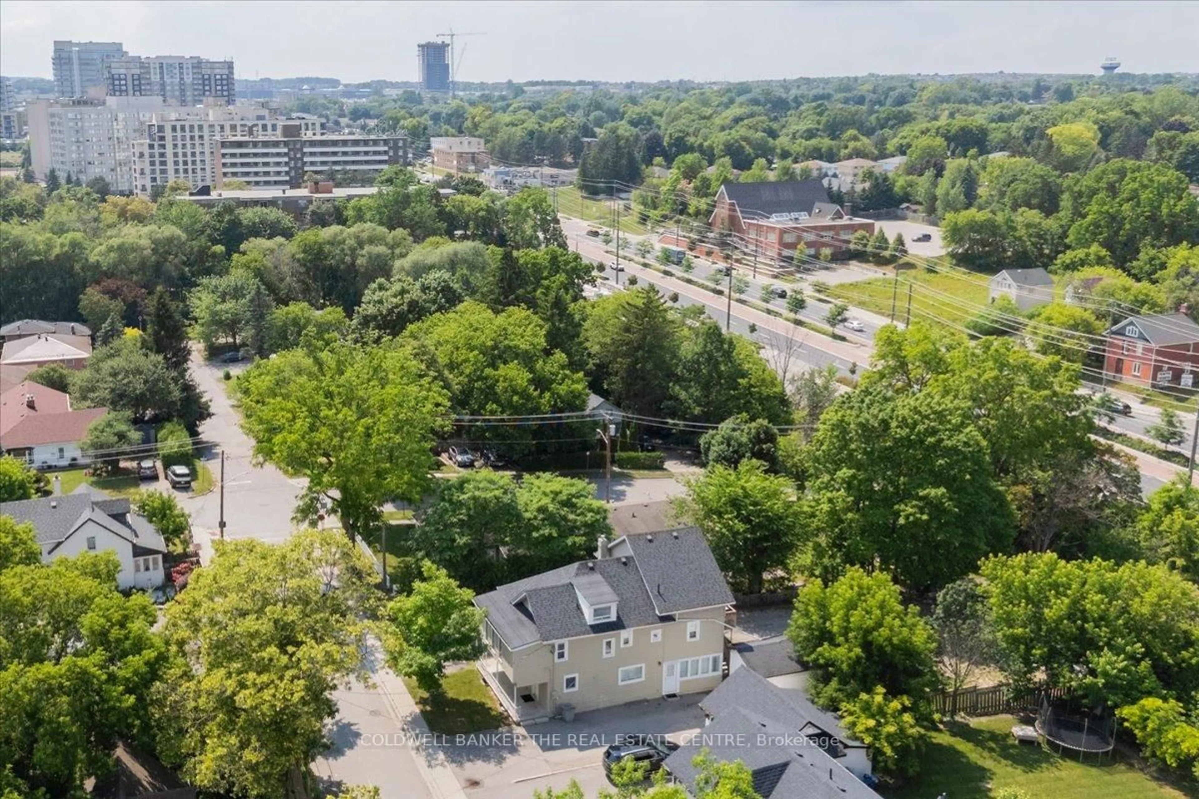 A pic from outside/outdoor area/front of a property/back of a property/a pic from drone, city buildings view from balcony for 379 Simcoe St, Newmarket Ontario L3Y 2M4