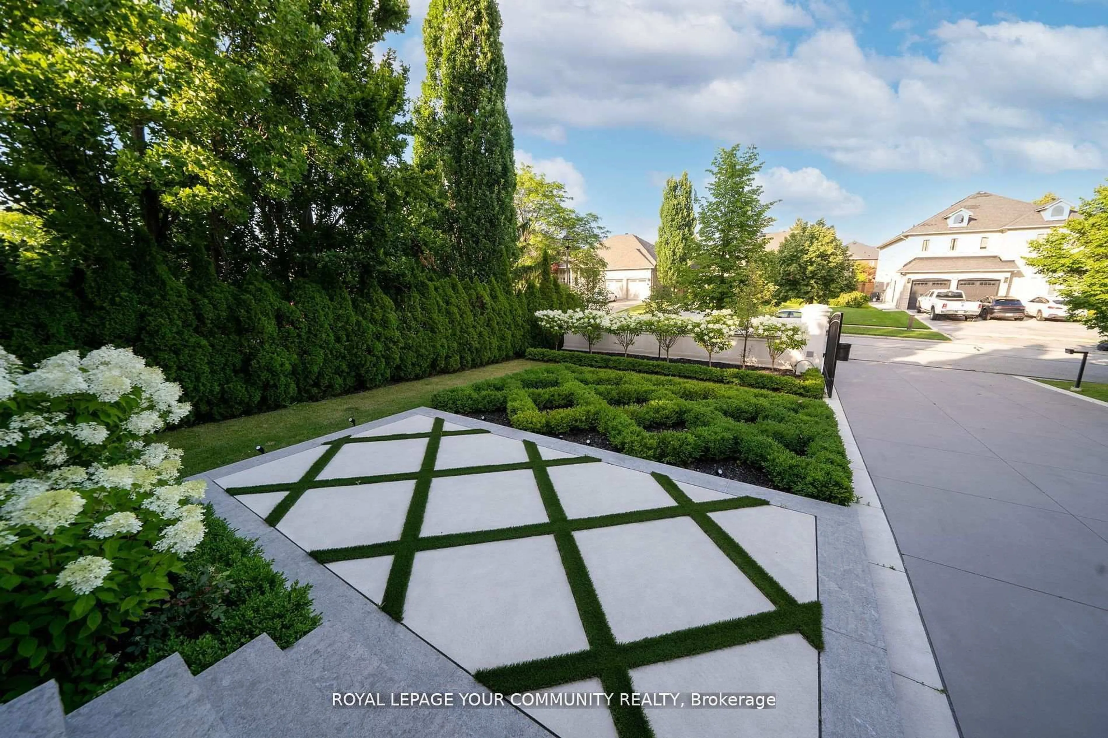 Patio, street for 180 Westridge Dr, Vaughan Ontario L0J 1C0
