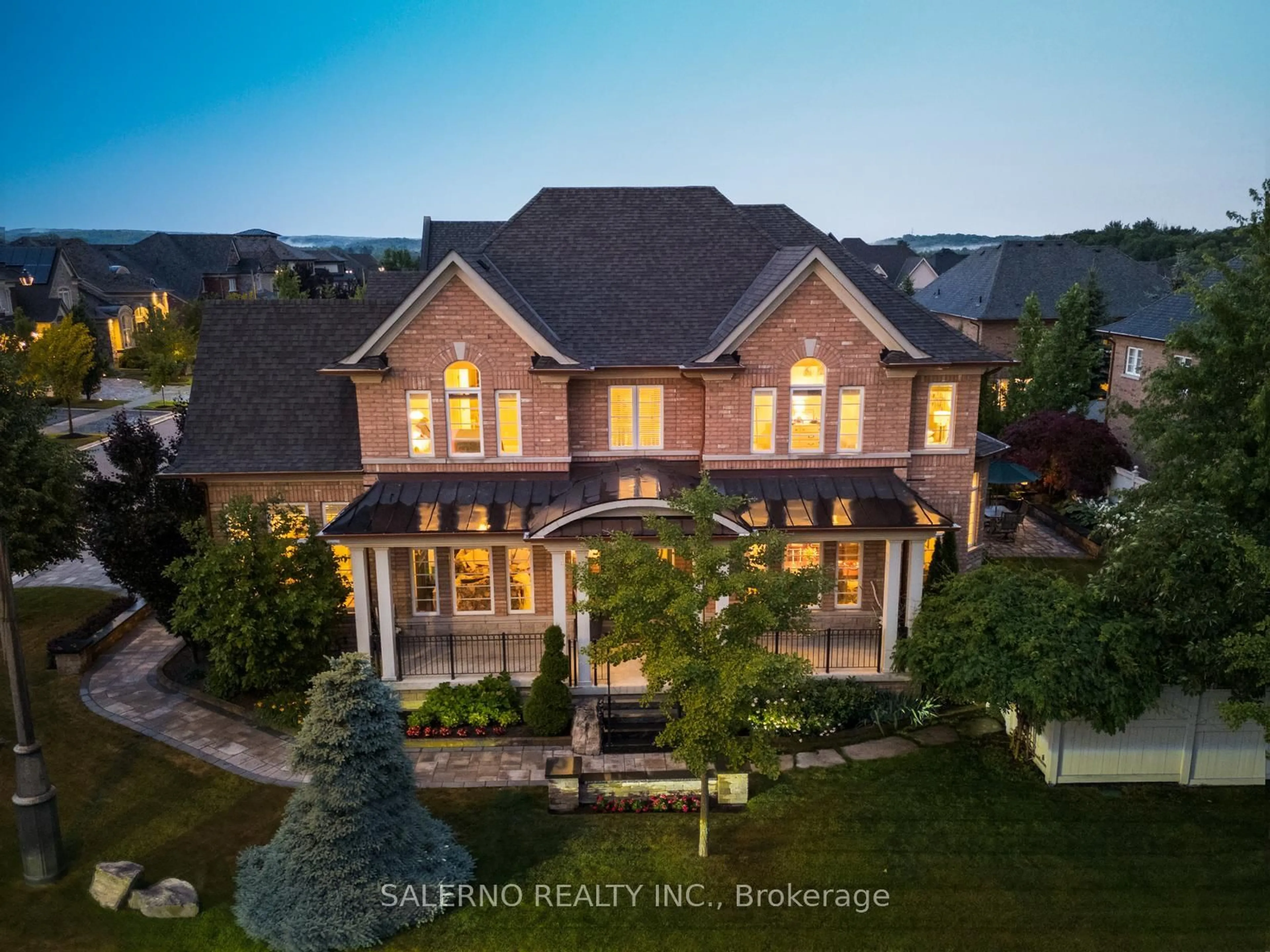 A pic from outside/outdoor area/front of a property/back of a property/a pic from drone, unknown for 13 Bluff Tr, King Ontario L7B 0A2