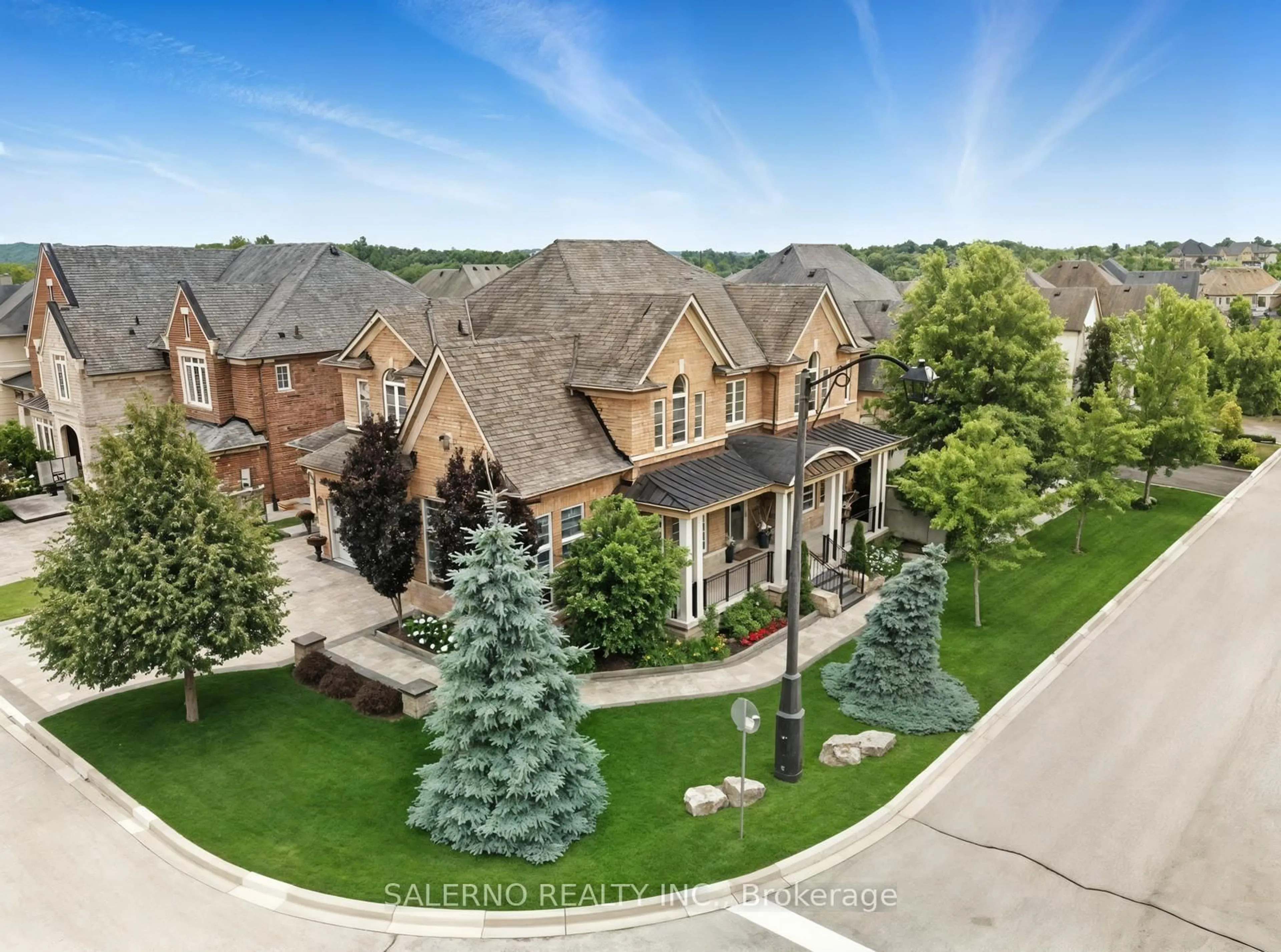 A pic from outside/outdoor area/front of a property/back of a property/a pic from drone, street for 13 Bluff Tr, King Ontario L7B 0A2