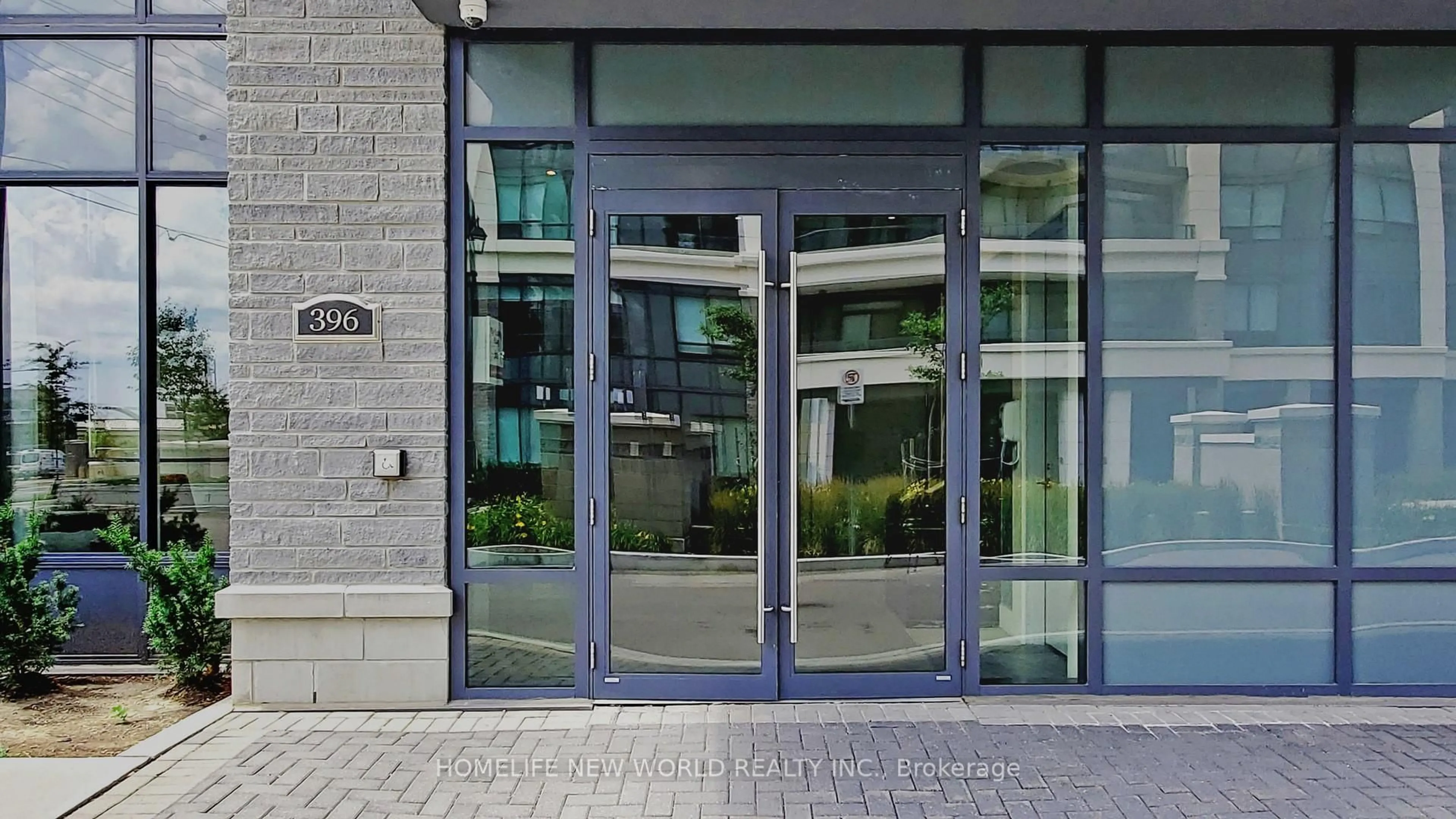 Indoor foyer for 396 Highway 7 #516, Richmond Hill Ontario L4B 0G7