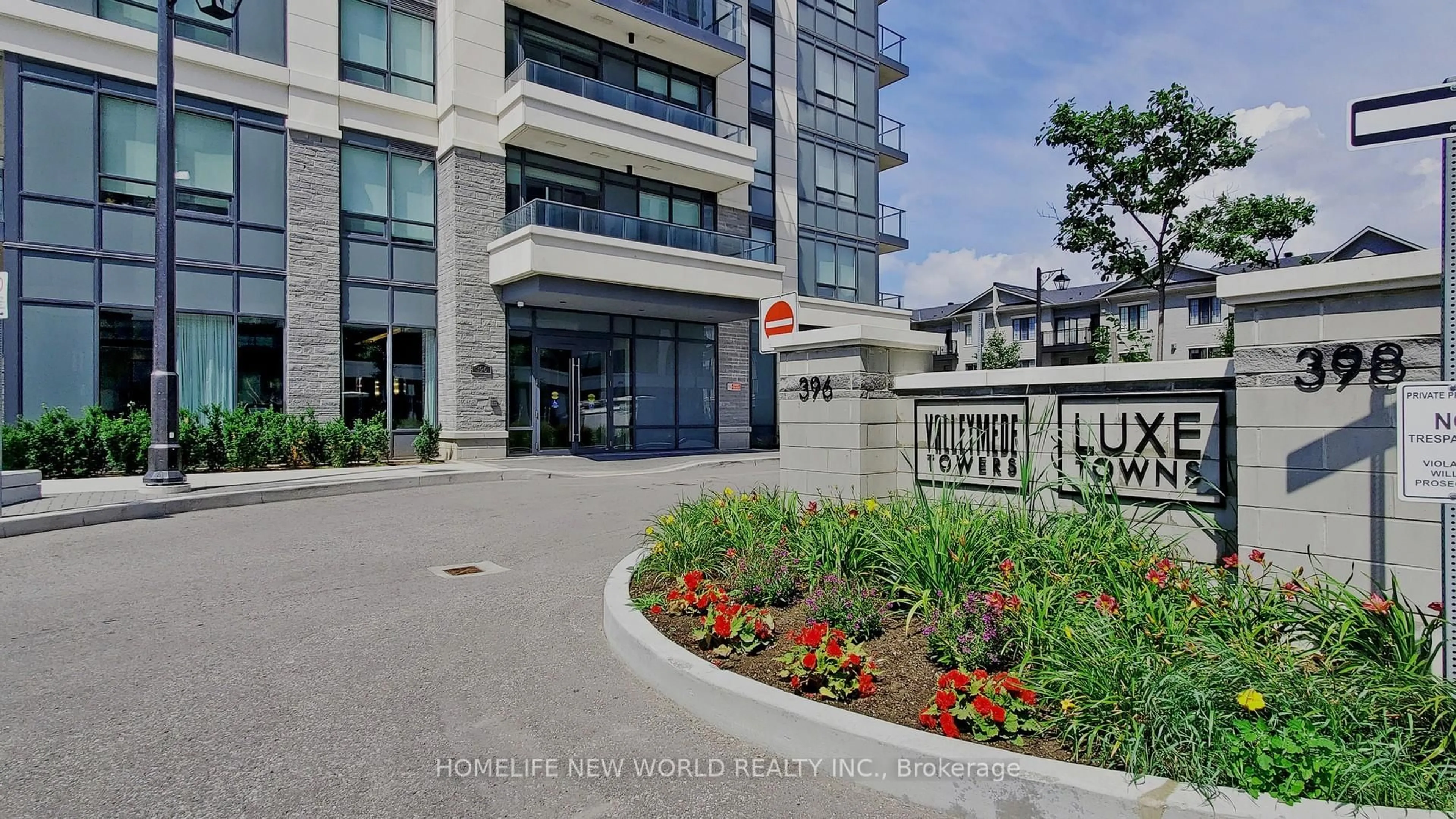 Indoor foyer for 396 Highway 7 #516, Richmond Hill Ontario L4B 0G7