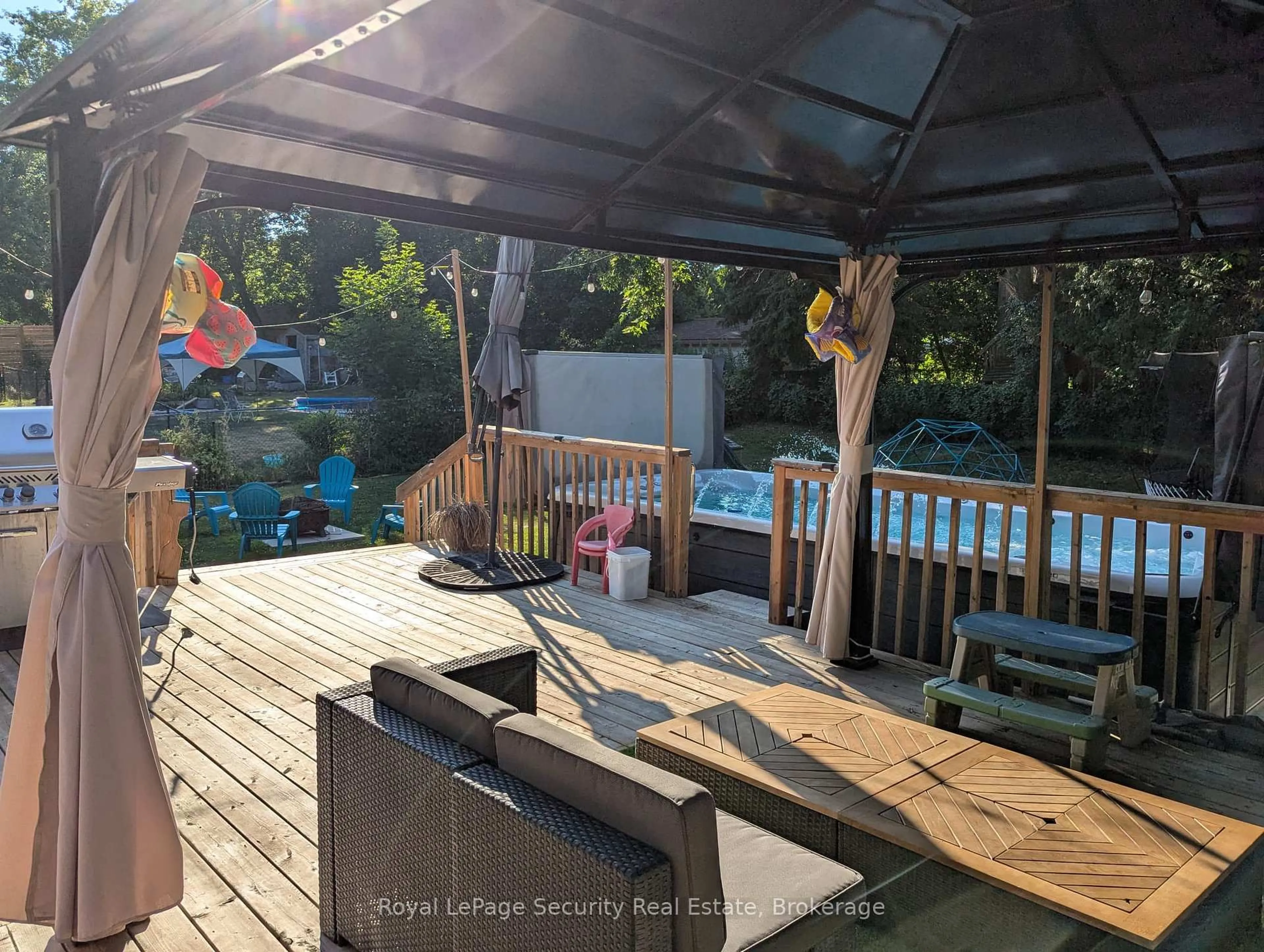 Patio, unknown for 52 Young St, Uxbridge Ontario L9P 1B7