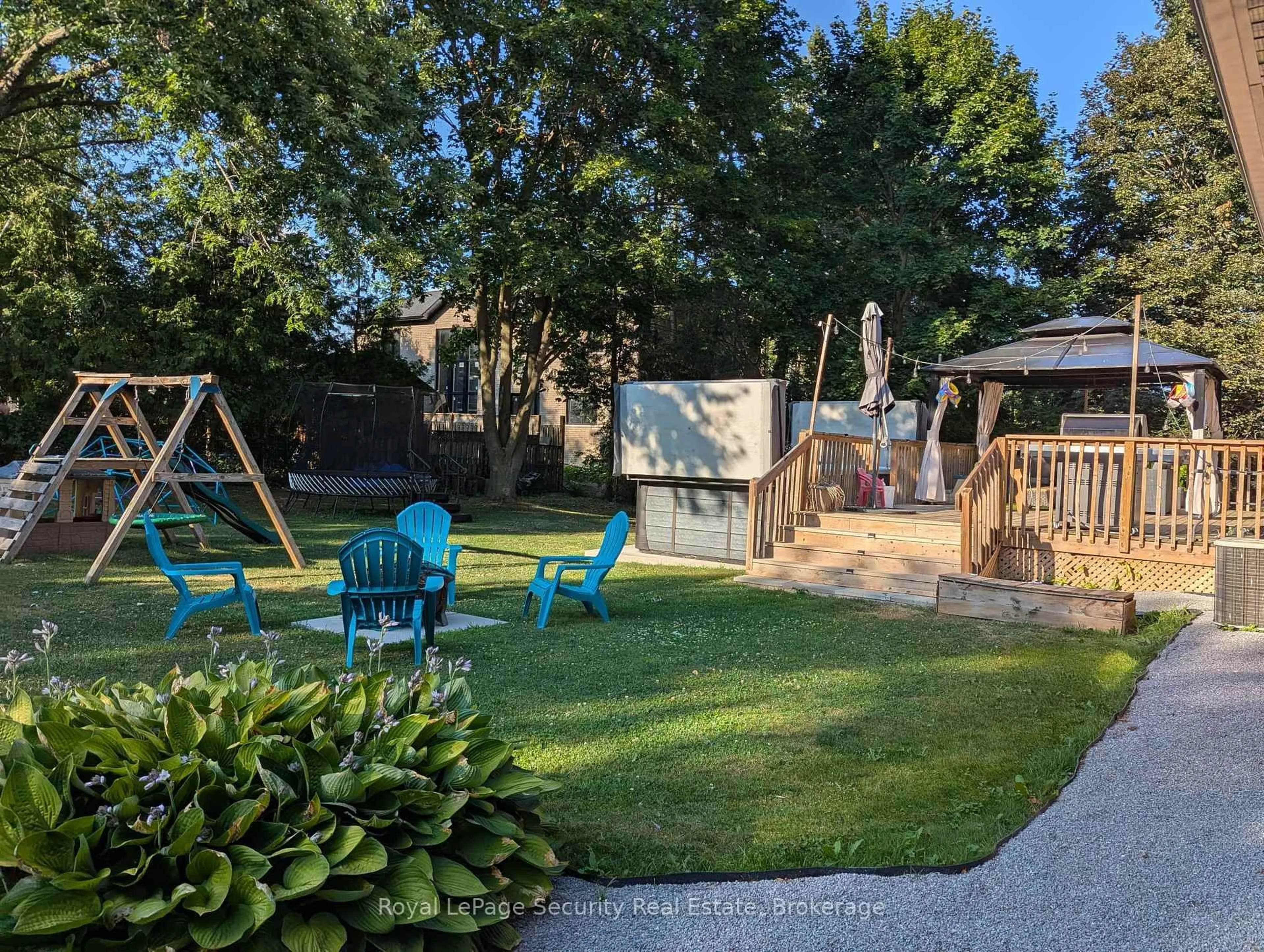 Patio, unknown for 52 Young St, Uxbridge Ontario L9P 1B7