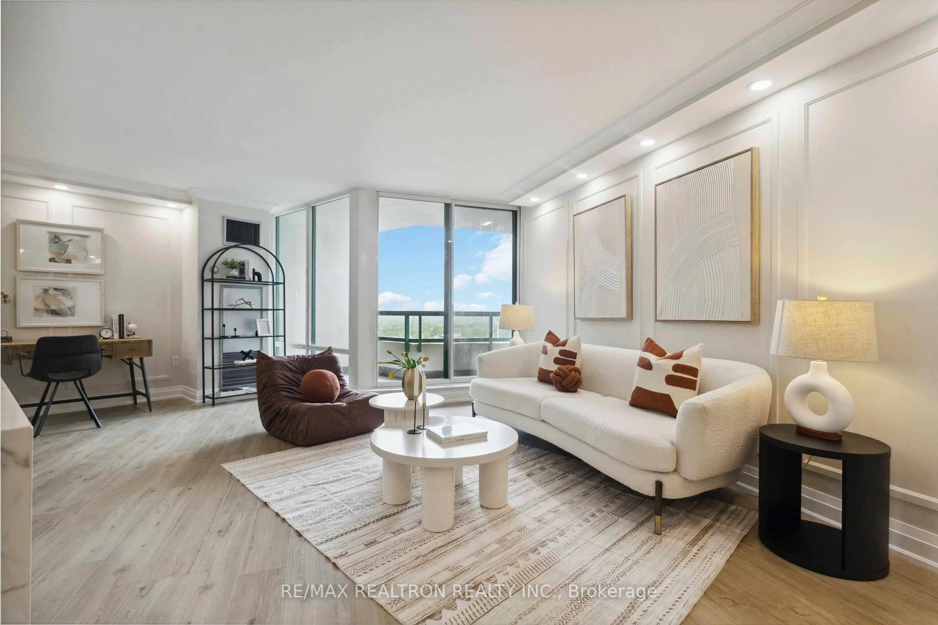 Living room with furniture, unknown for 7250 Yonge St #1604, Vaughan Ontario L4J 7X1