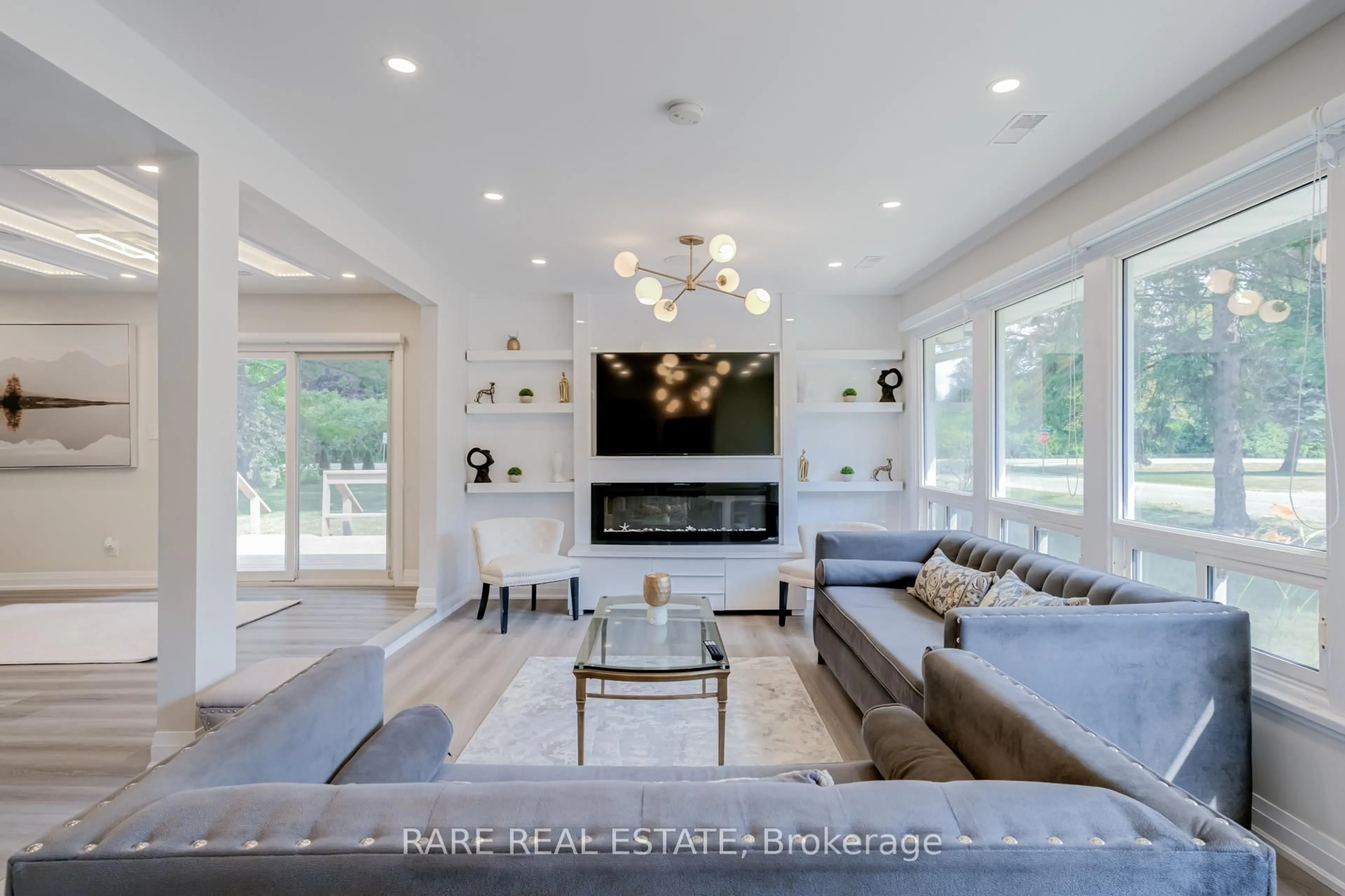 Living room with furniture, unknown for 3894 West St, Innisfil Ontario L9S 2L9