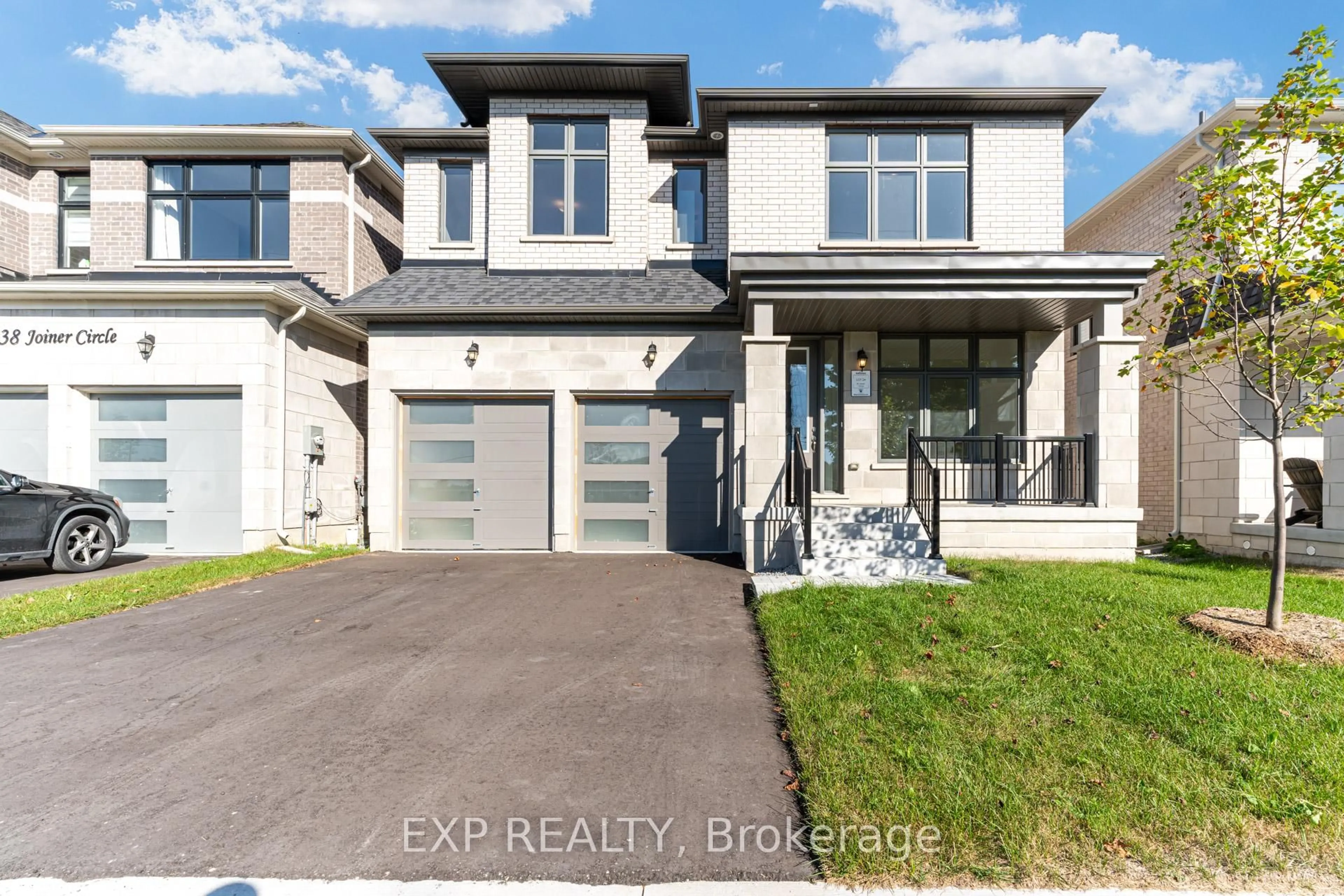 Home with brick exterior material, street for 40 Joiner Circ, Whitchurch-Stouffville Ontario L4A 7X4