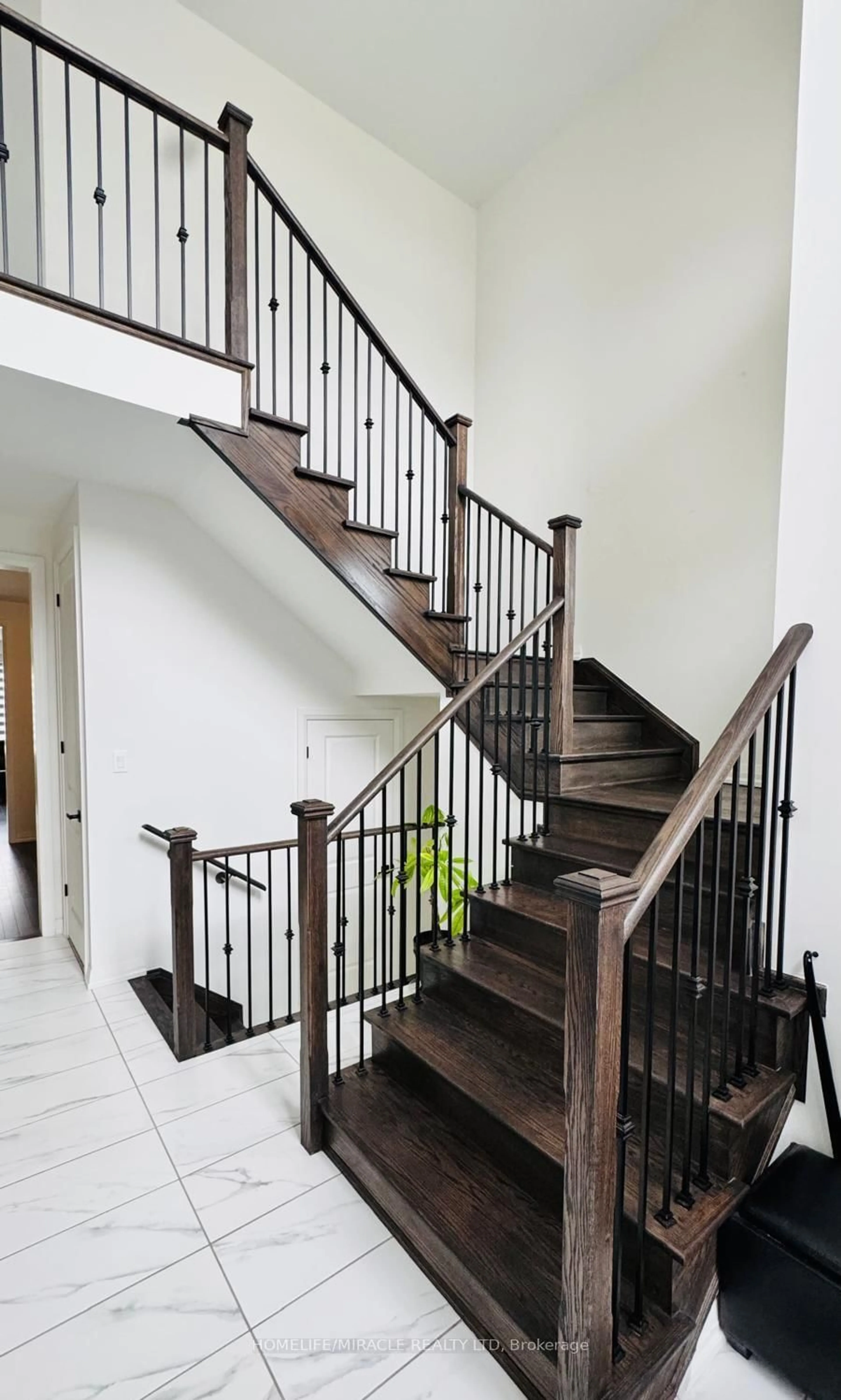 Stairs for 58 Sandhill Cres, Adjala-Tosorontio Ontario L0G 1W0