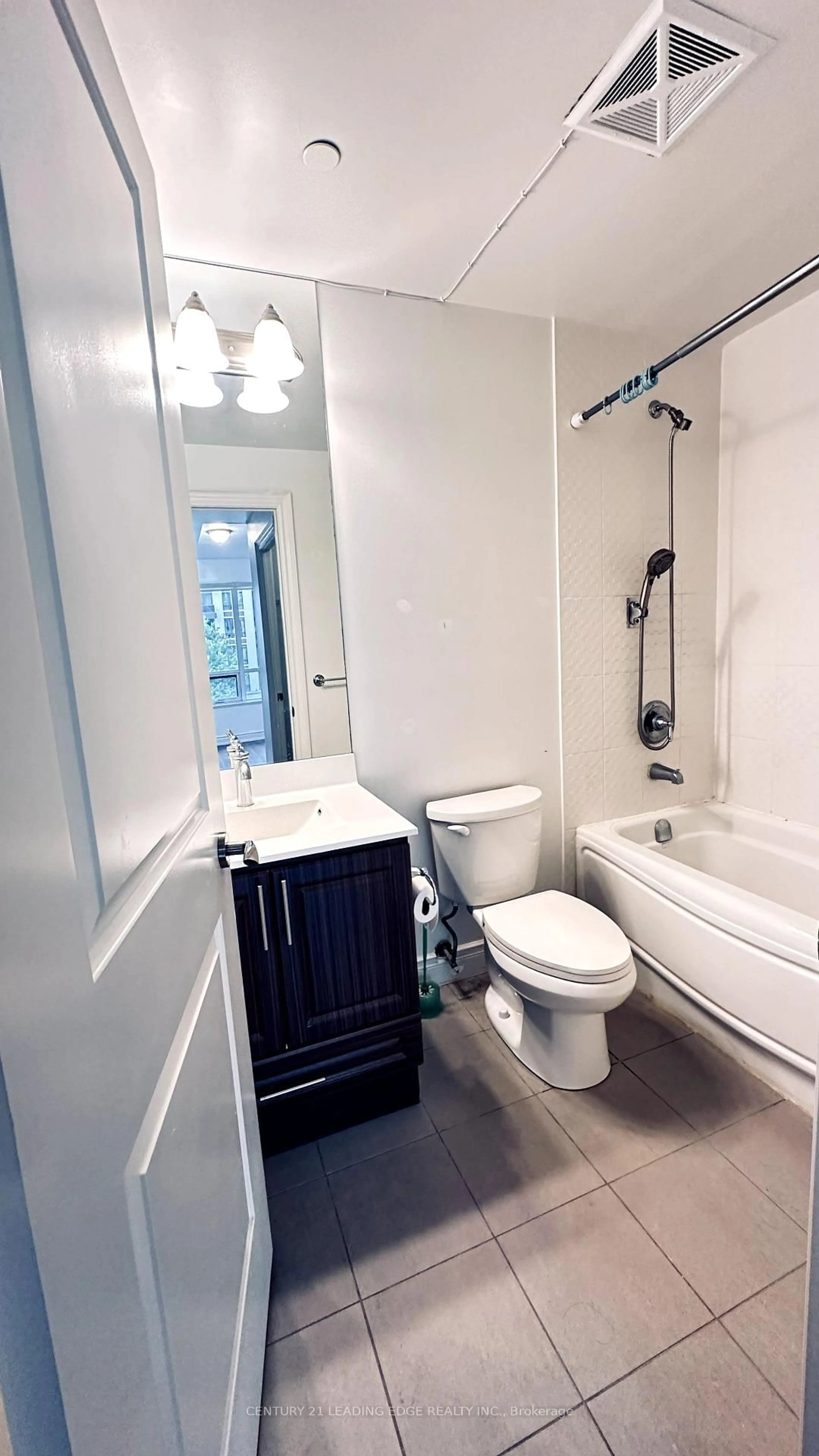 Standard bathroom, ceramic/tile floor for 99 South Town Centre Blvd #506, Markham Ontario L6G 0E9