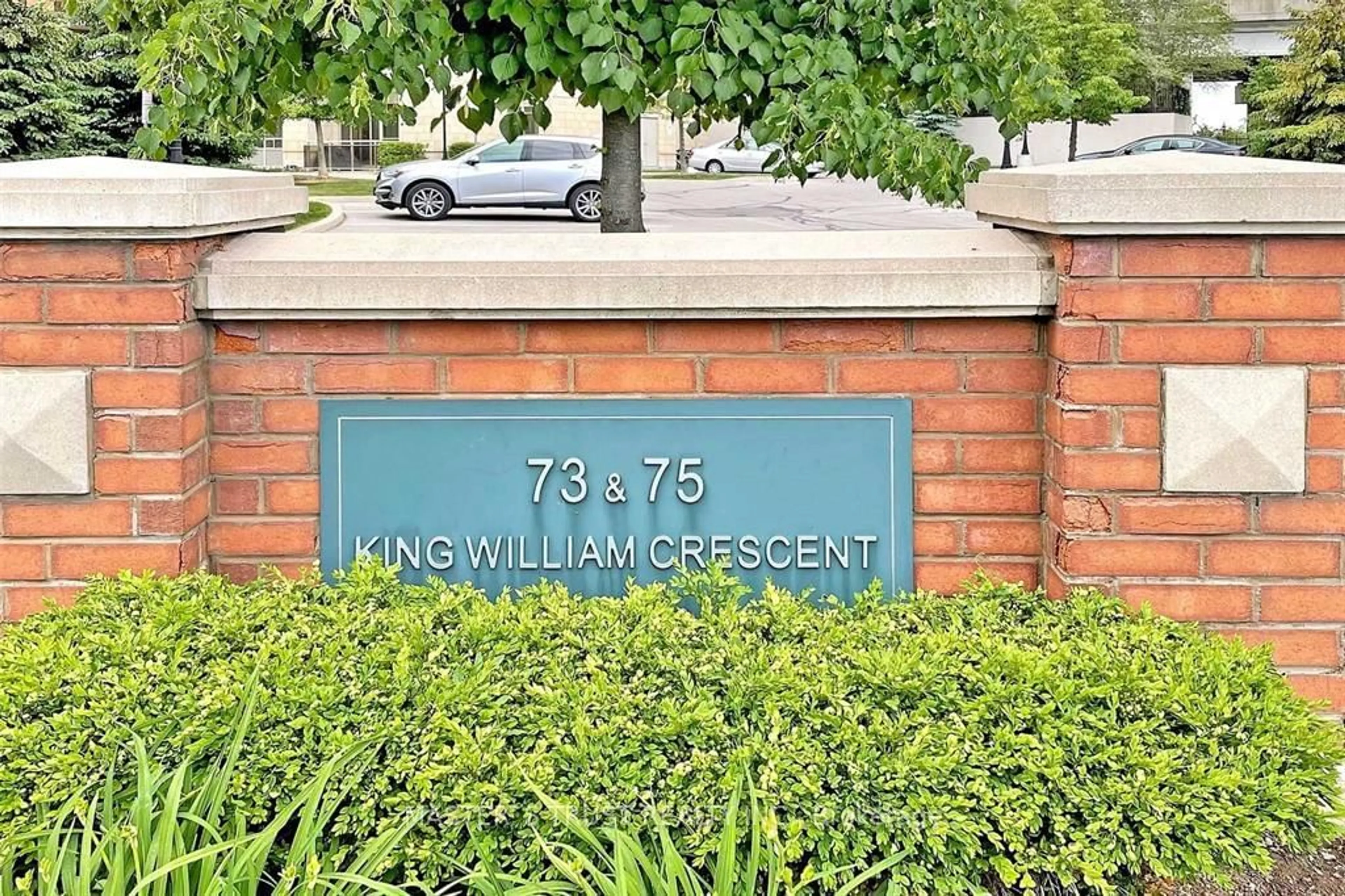 Indoor foyer for 75 King William Cres #411, Richmond Hill Ontario L4B 0C1