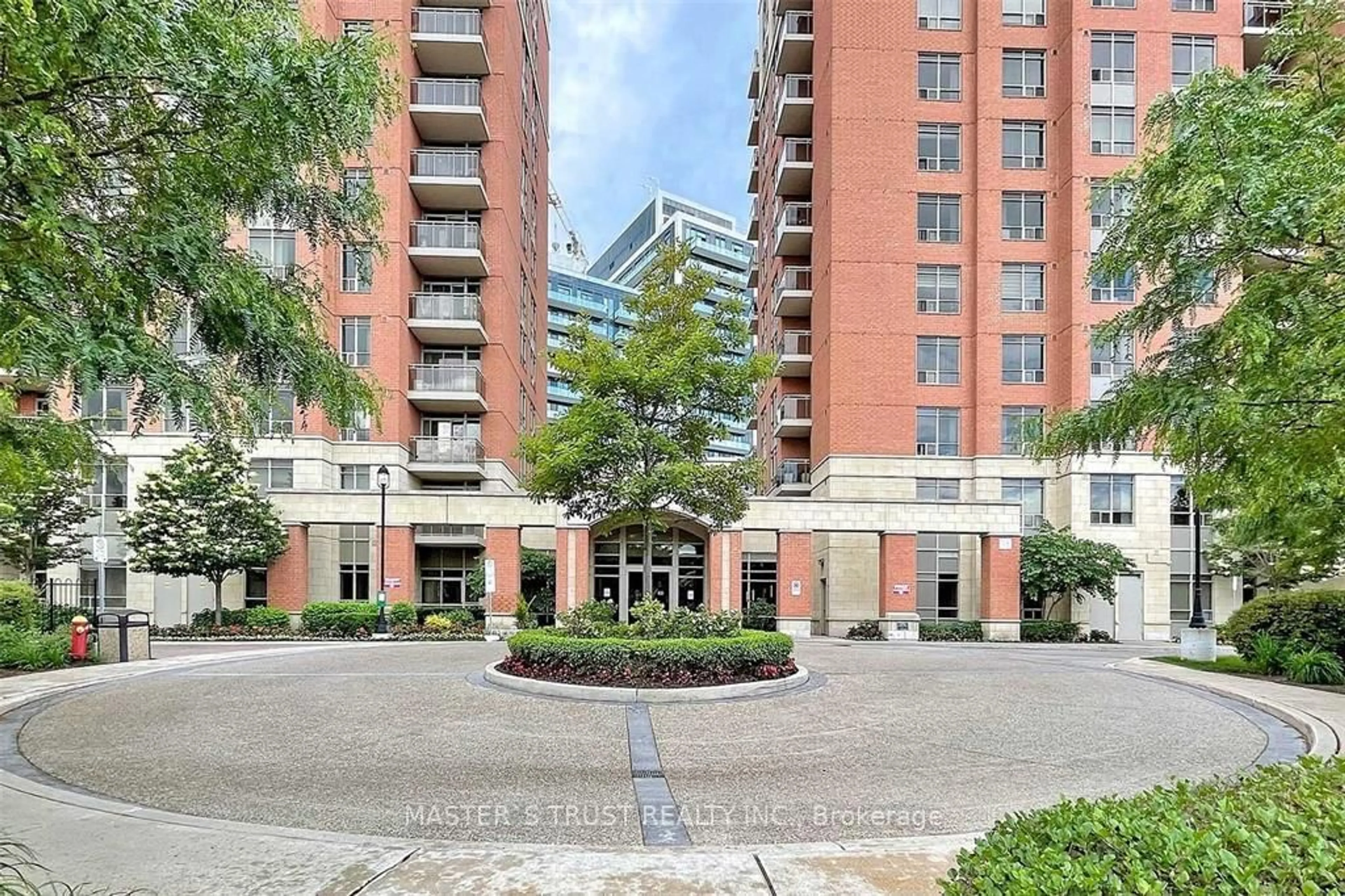 Indoor foyer for 75 King William Cres #411, Richmond Hill Ontario L4B 0C1