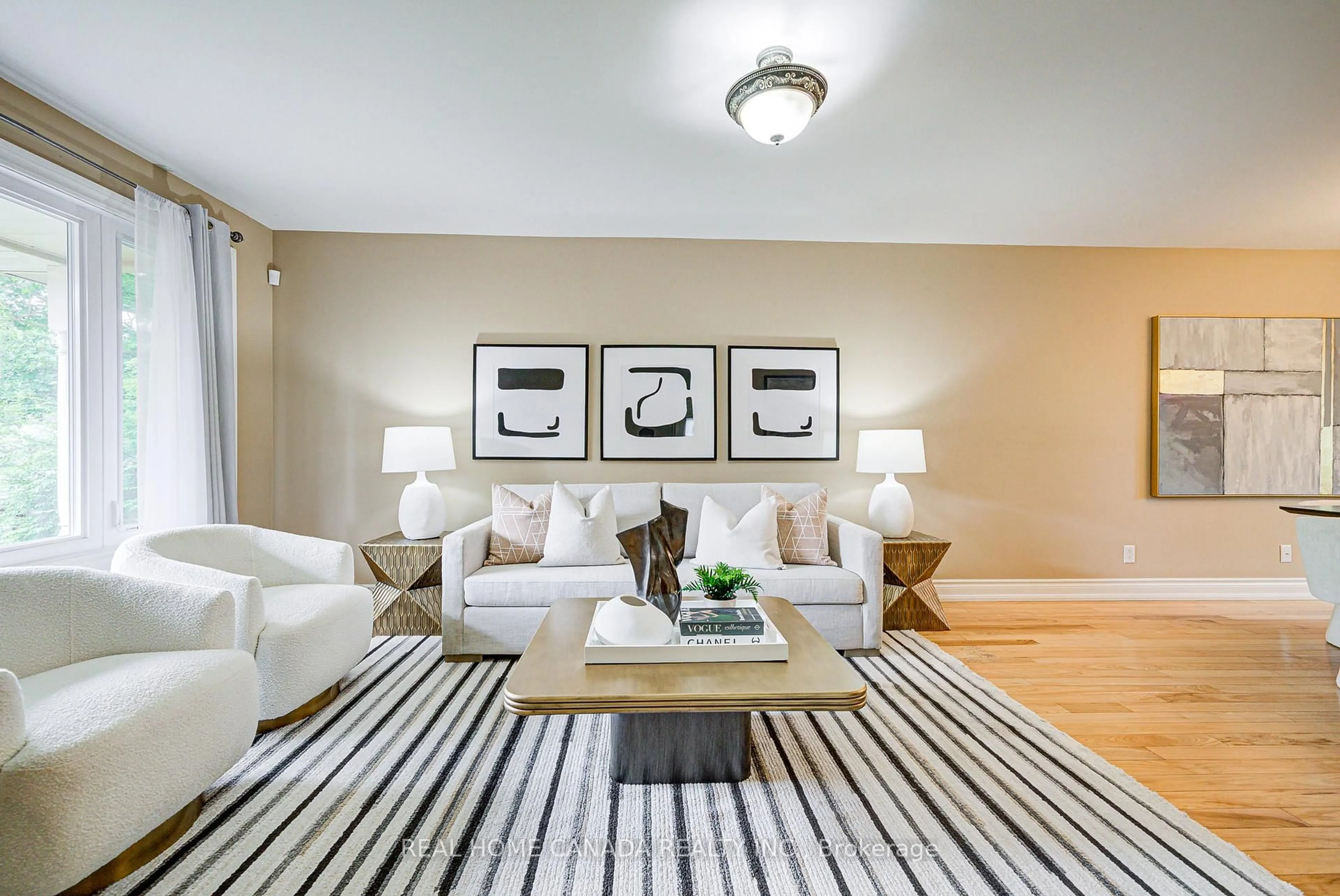 Living room with furniture, carpet floor for 22 Chant Cres, Markham Ontario L3R 1Y8