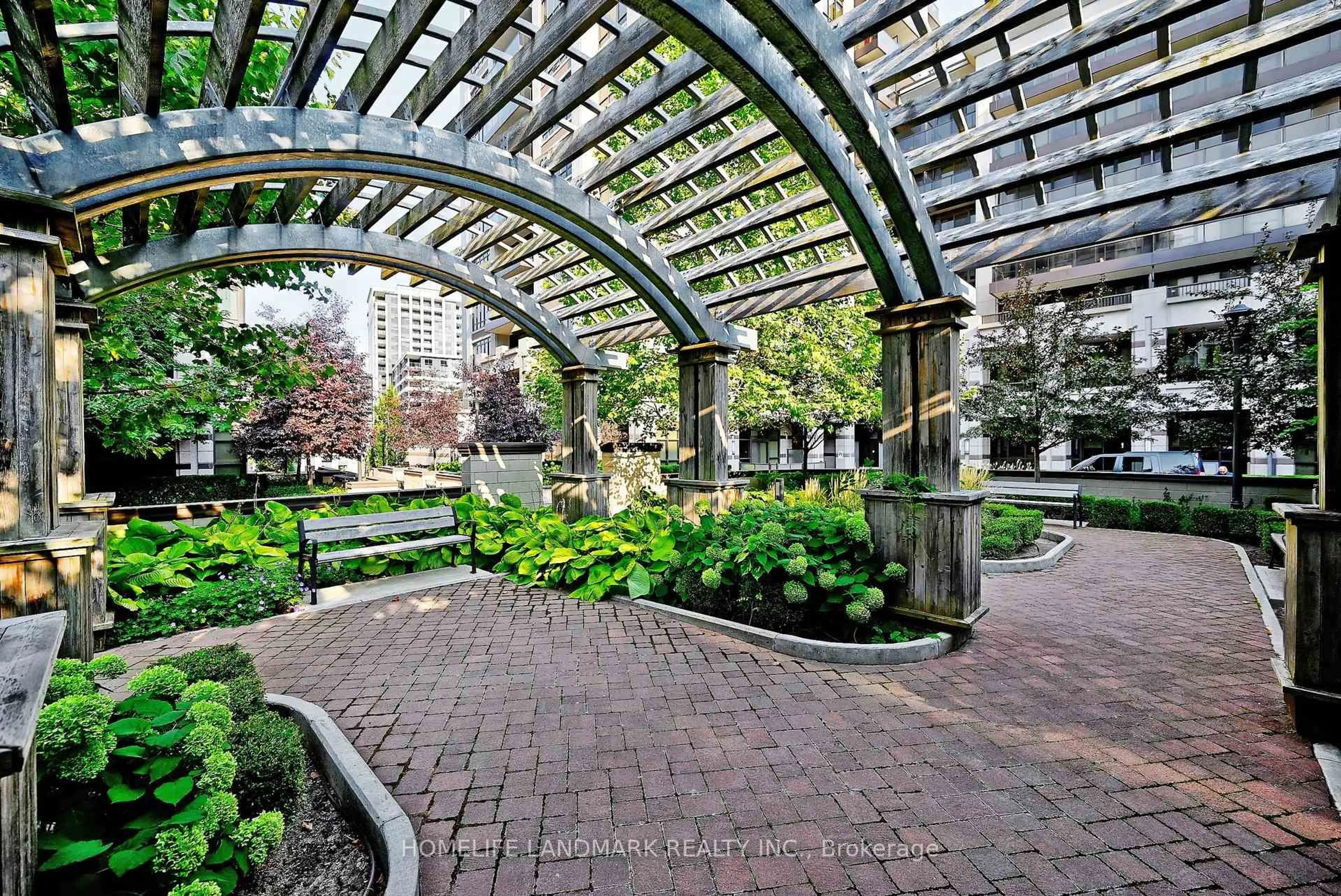 Patio, street for 38 Cedarland Dr #615, Markham Ontario L6G 0G7