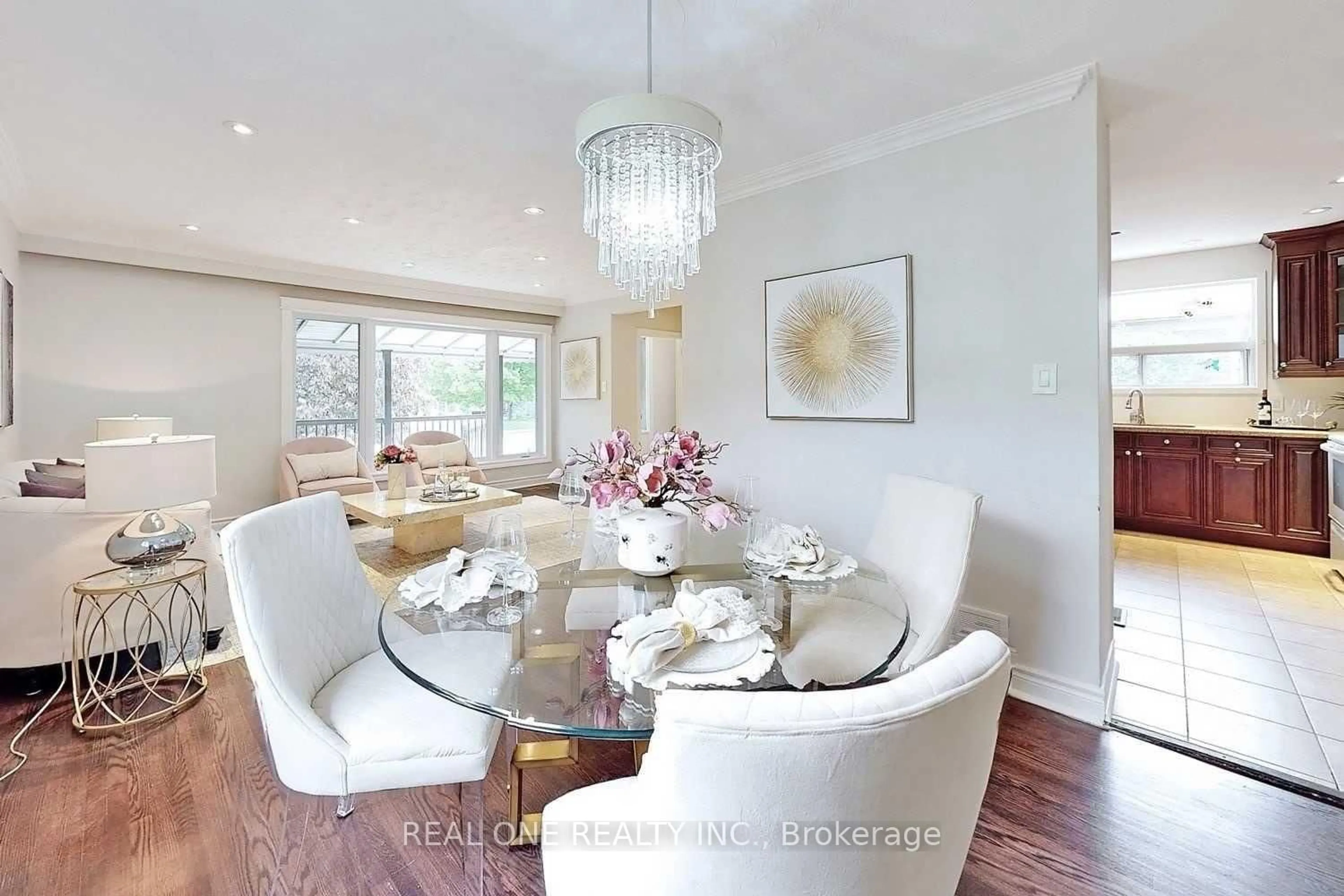 Dining room, wood/laminate floor for 433 Fernleigh Circ, Richmond Hill Ontario L4C 1E7