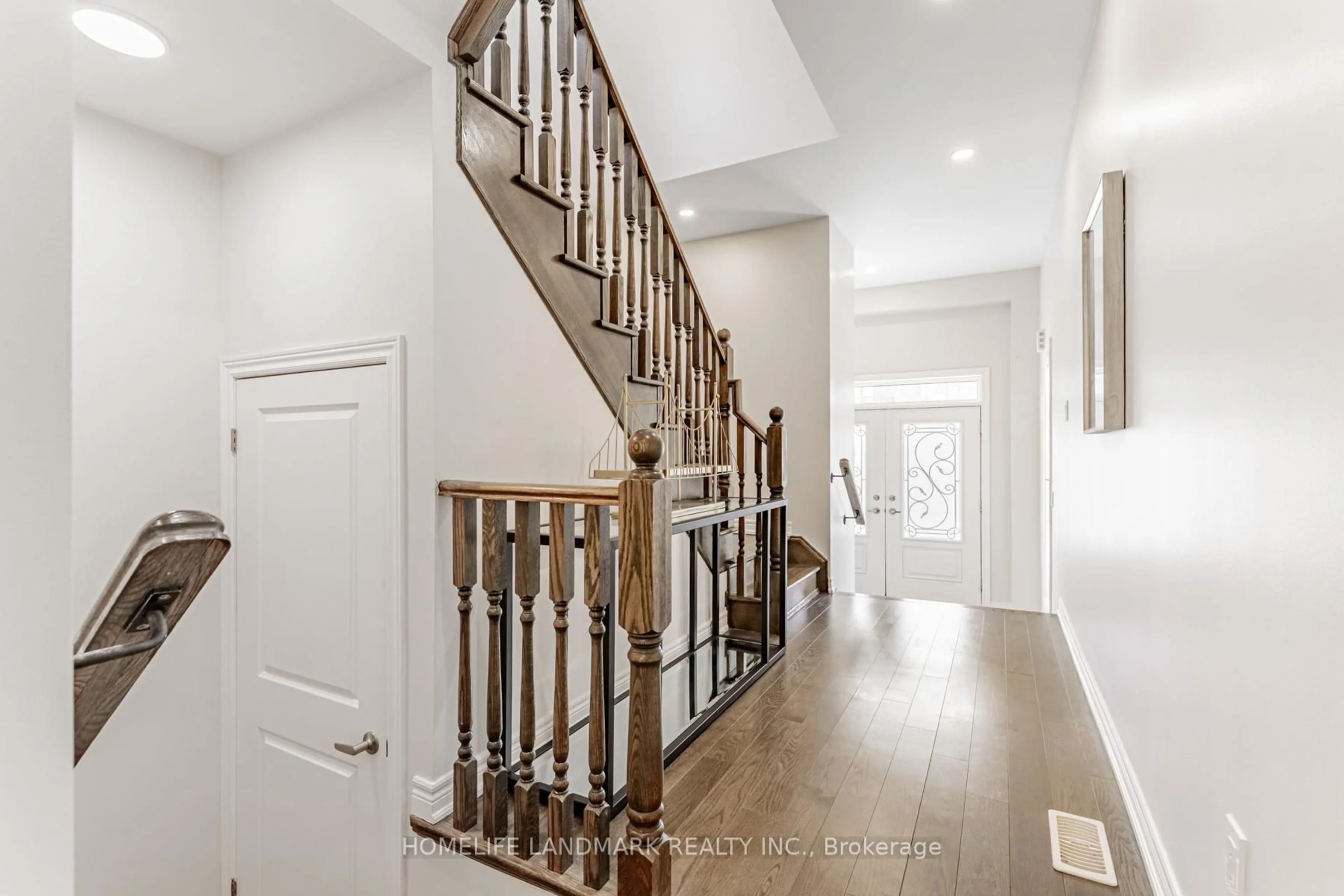 Indoor entryway for 44 Gerden Dr, Richmond Hill Ontario L4S 0H1
