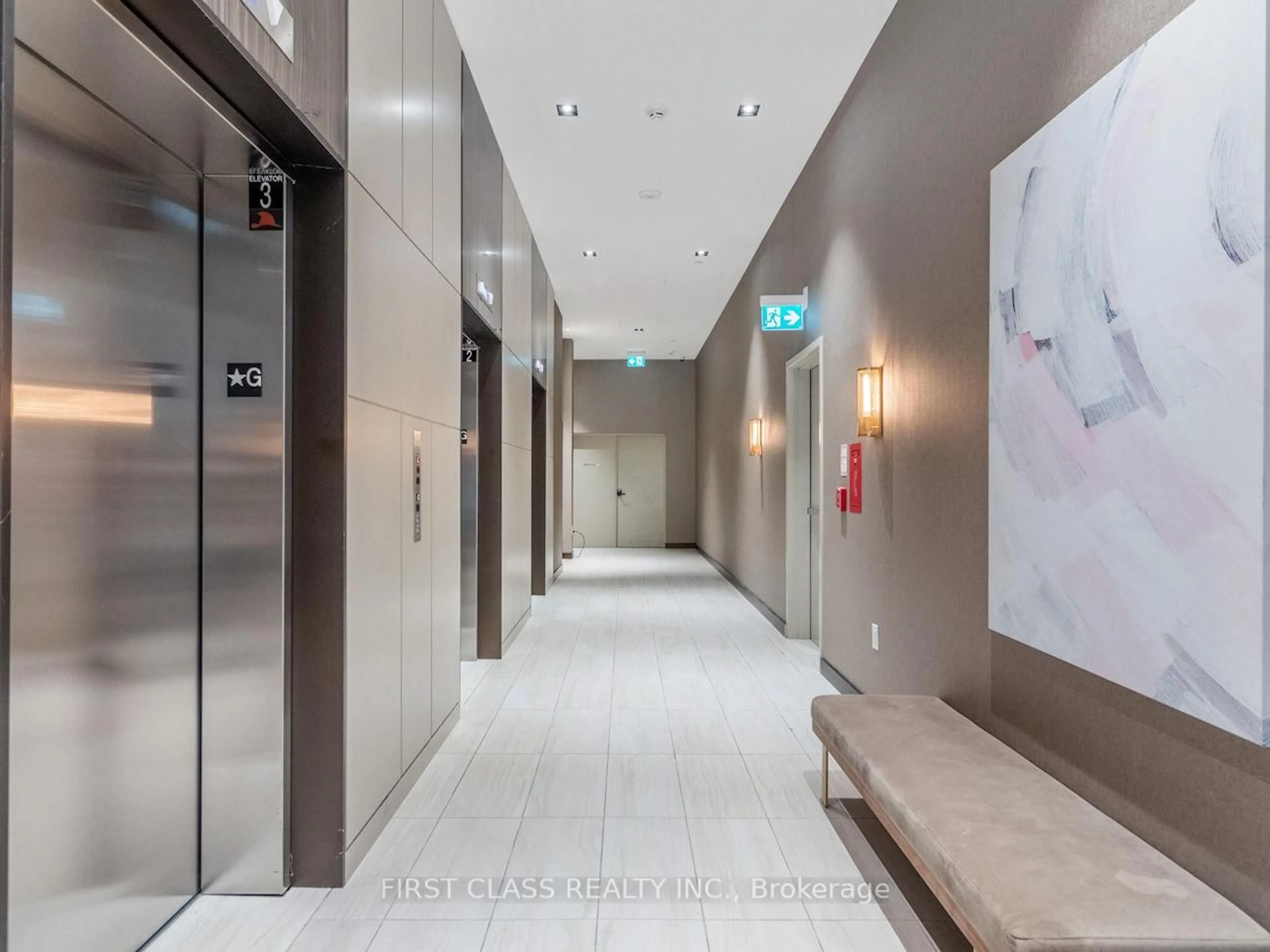 Indoor foyer for 38 Honeycrisp Cres #2116, Vaughan Ontario L4K 0M8