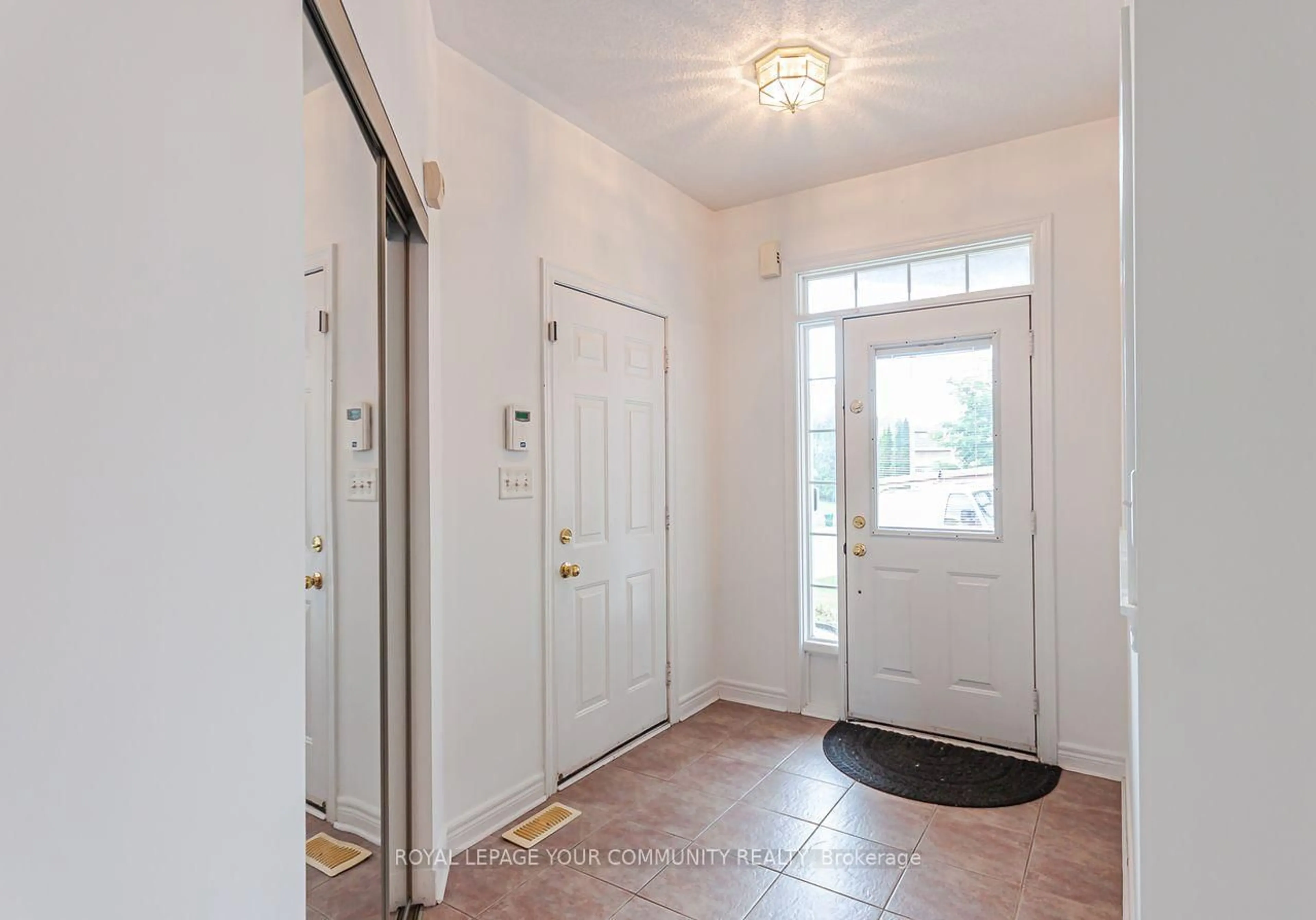 Indoor entryway for 3 Paddle Gate, Richmond Hill Ontario L4E 3Y2