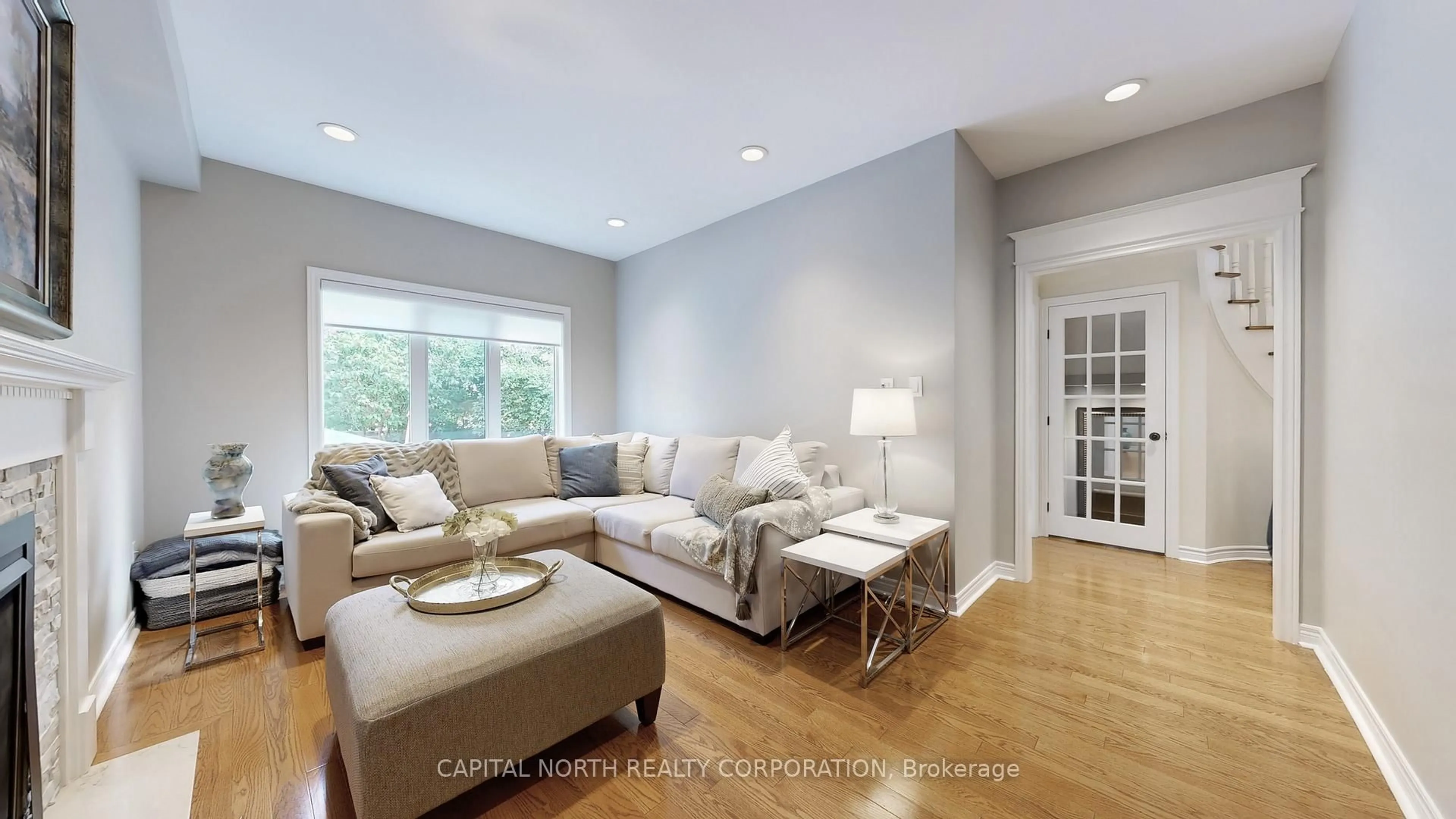 Living room with furniture, unknown for 120 Bothwell Cres, Newmarket Ontario L3X 2K5