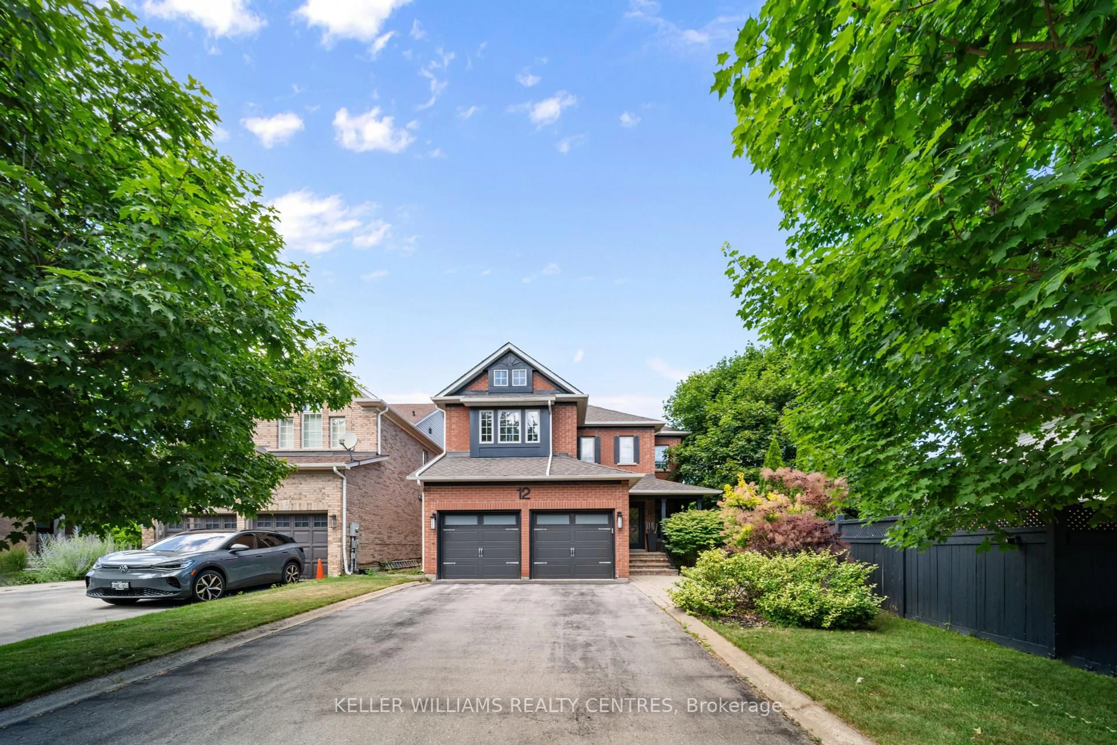 A pic from outside/outdoor area/front of a property/back of a property/a pic from drone, street for 12 Quaker House Lane, King Ontario L0G 1T0